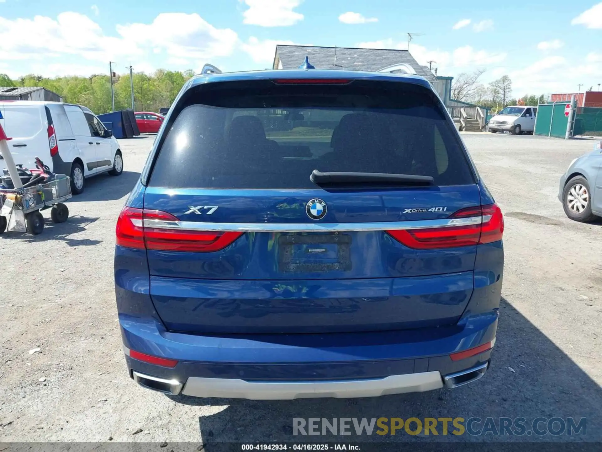 17 Photograph of a damaged car 5UXCW2C56KL083870 BMW X7 2019