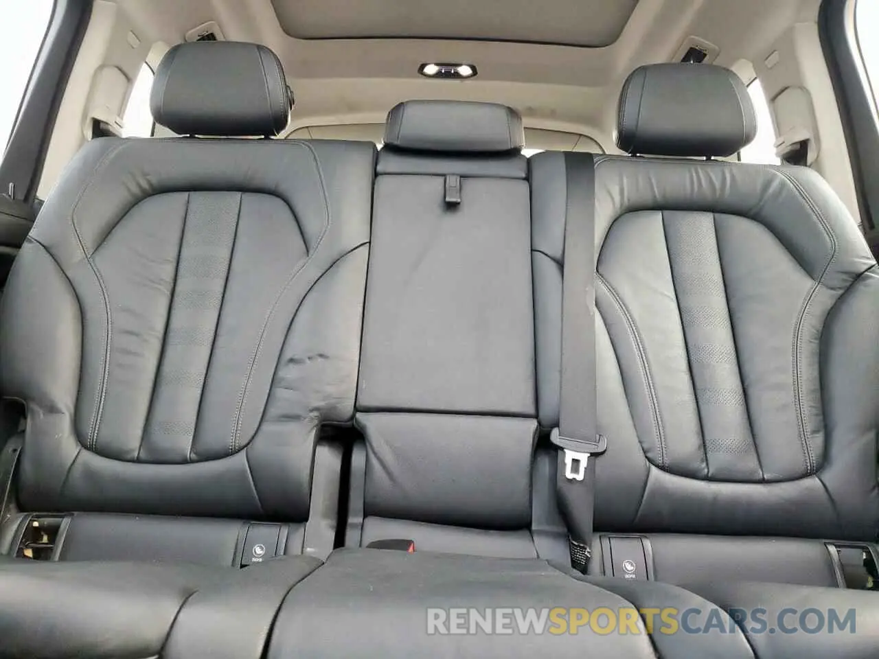 10 Photograph of a damaged car 5UXCW2C56KL086445 BMW X7 2019