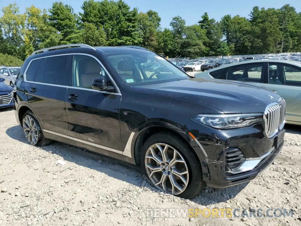 4 Photograph of a damaged car 5UXCW2C56KL086932 BMW X7 2019