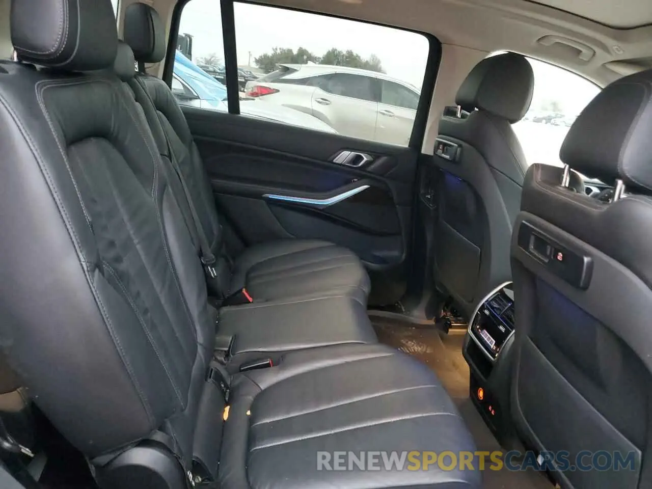 11 Photograph of a damaged car 5UXCW2C56KL086946 BMW X7 2019