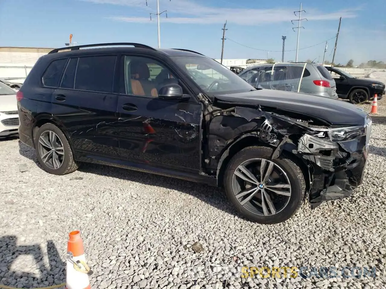 4 Photograph of a damaged car 5UXCW2C57KL083537 BMW X7 2019