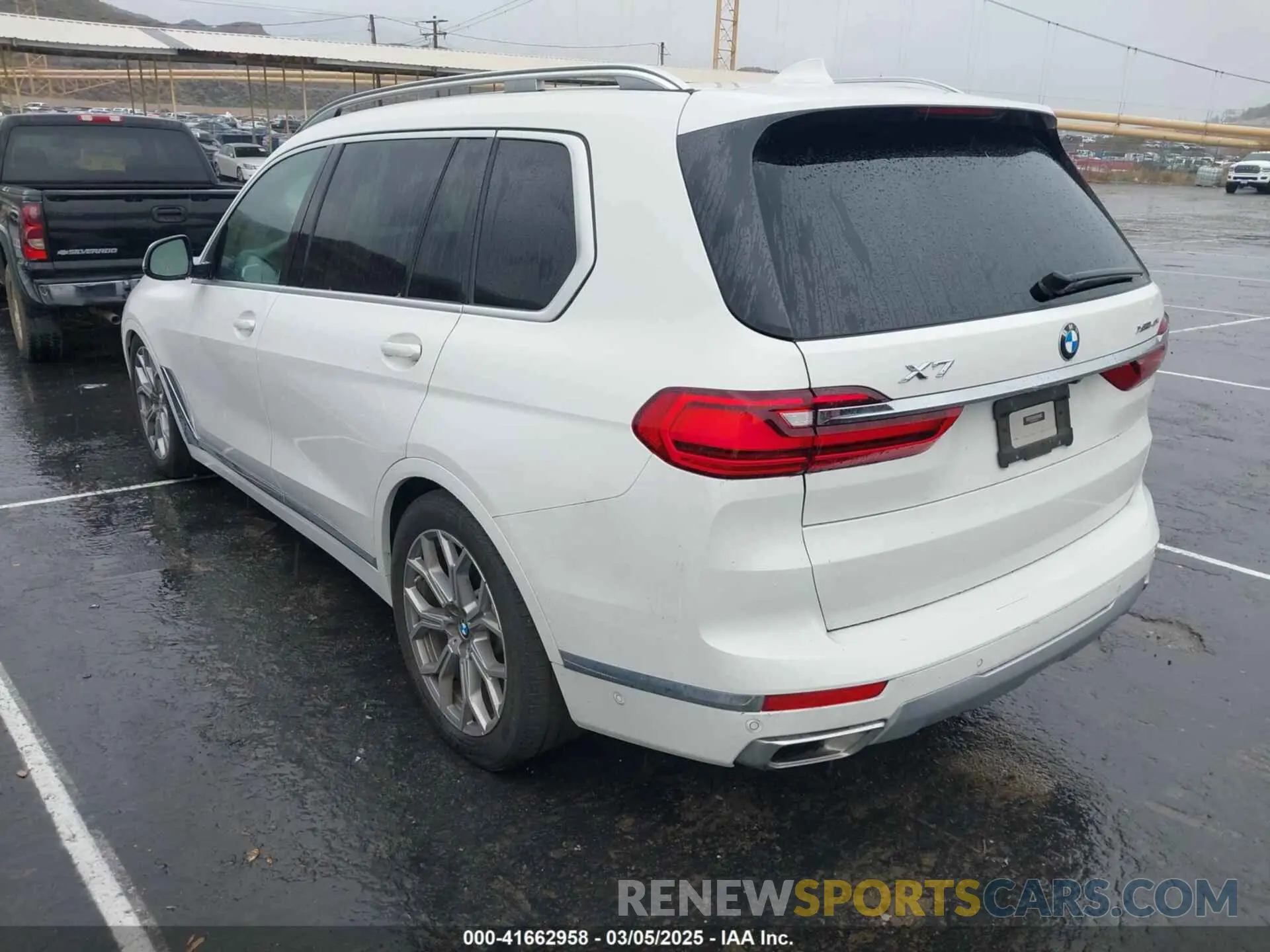 3 Photograph of a damaged car 5UXCW2C57KL084137 BMW X7 2019