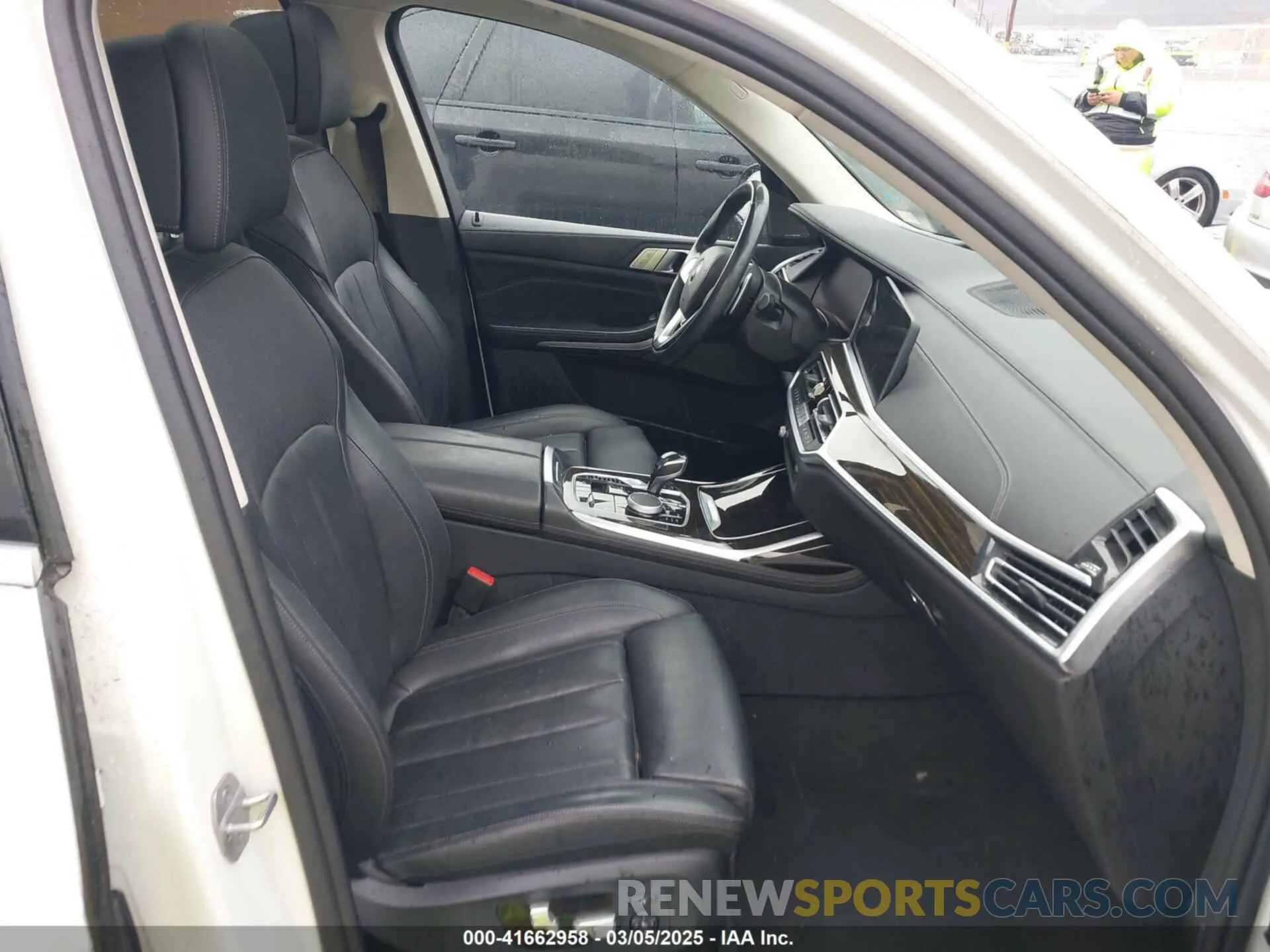 5 Photograph of a damaged car 5UXCW2C57KL084137 BMW X7 2019
