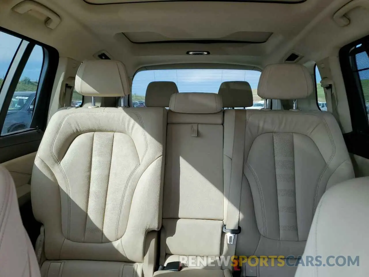 10 Photograph of a damaged car 5UXCW2C57KL087698 BMW X7 2019