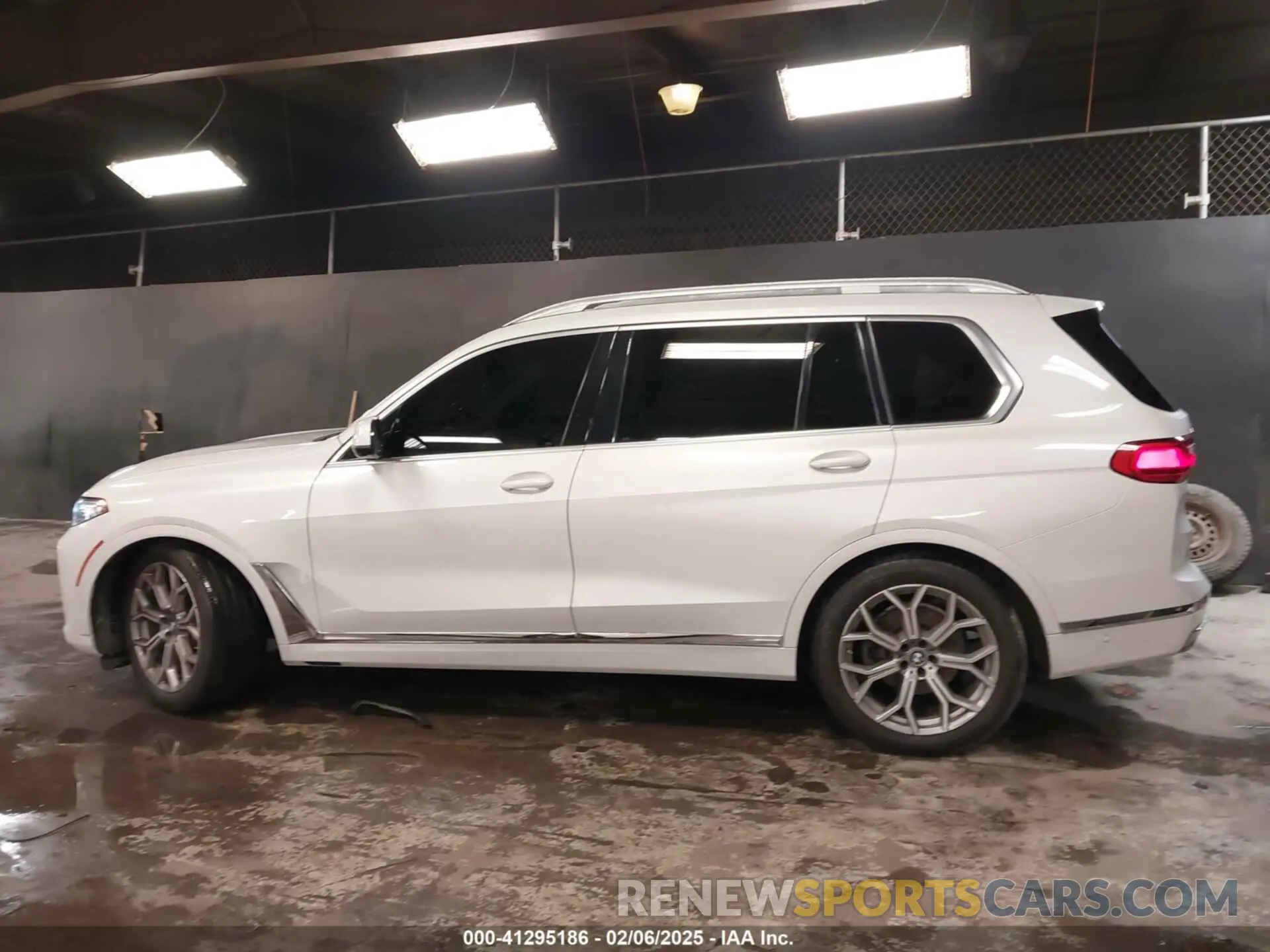 15 Photograph of a damaged car 5UXCW2C57KL089659 BMW X7 2019