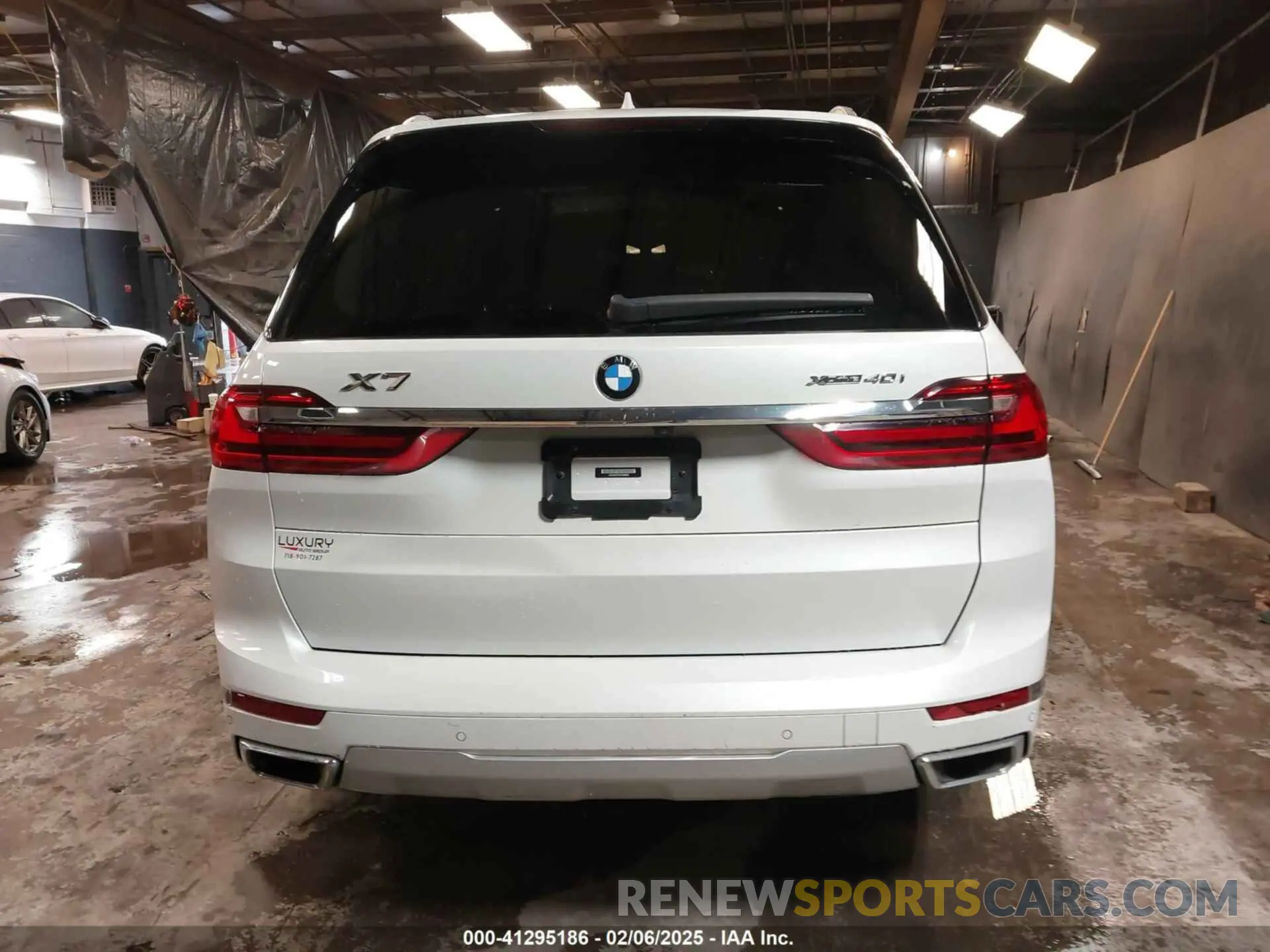 17 Photograph of a damaged car 5UXCW2C57KL089659 BMW X7 2019