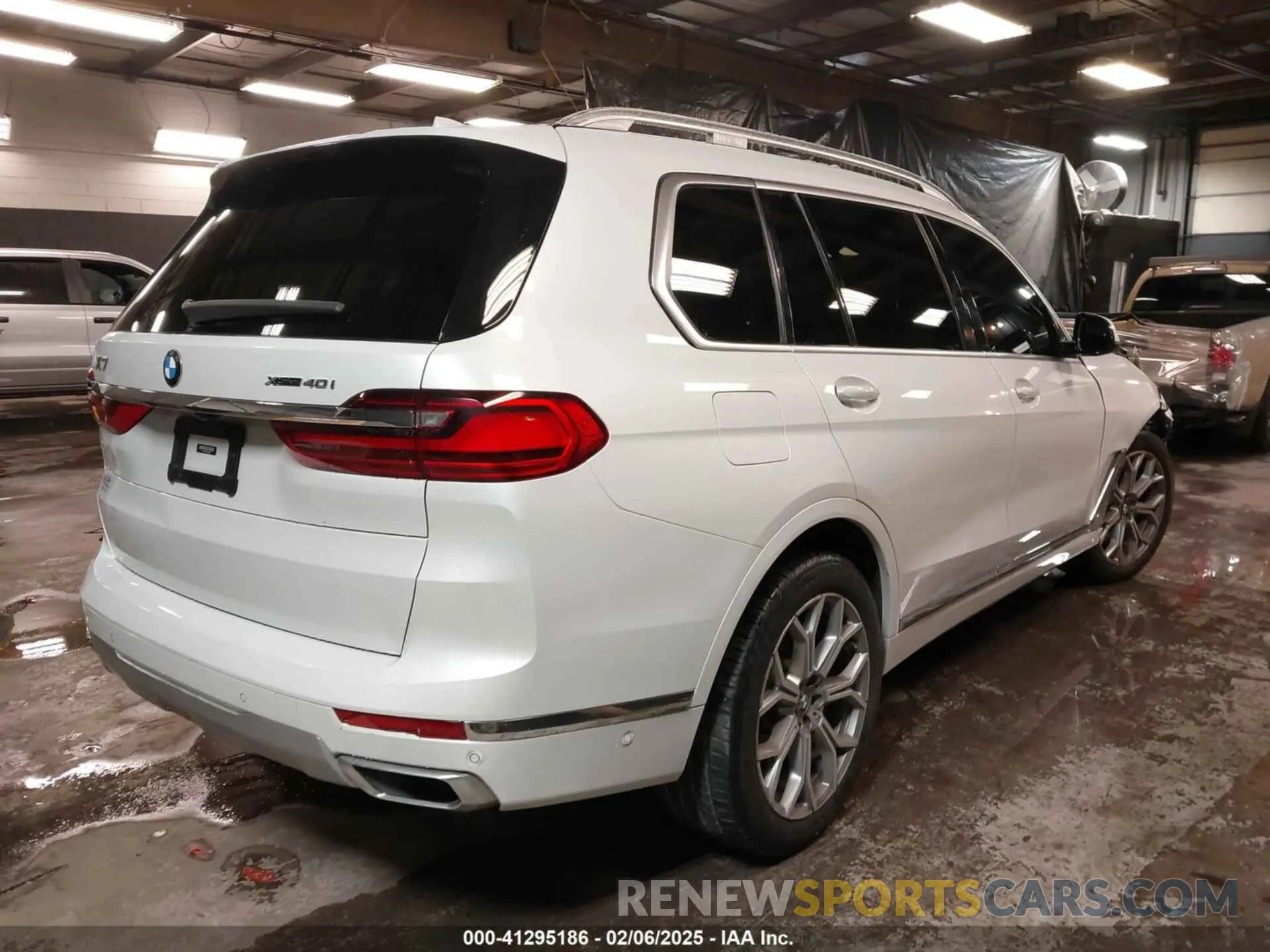 4 Photograph of a damaged car 5UXCW2C57KL089659 BMW X7 2019