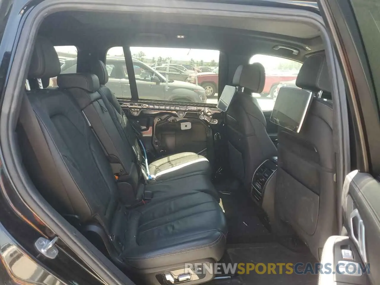 11 Photograph of a damaged car 5UXCW2C57KLB44100 BMW X7 2019