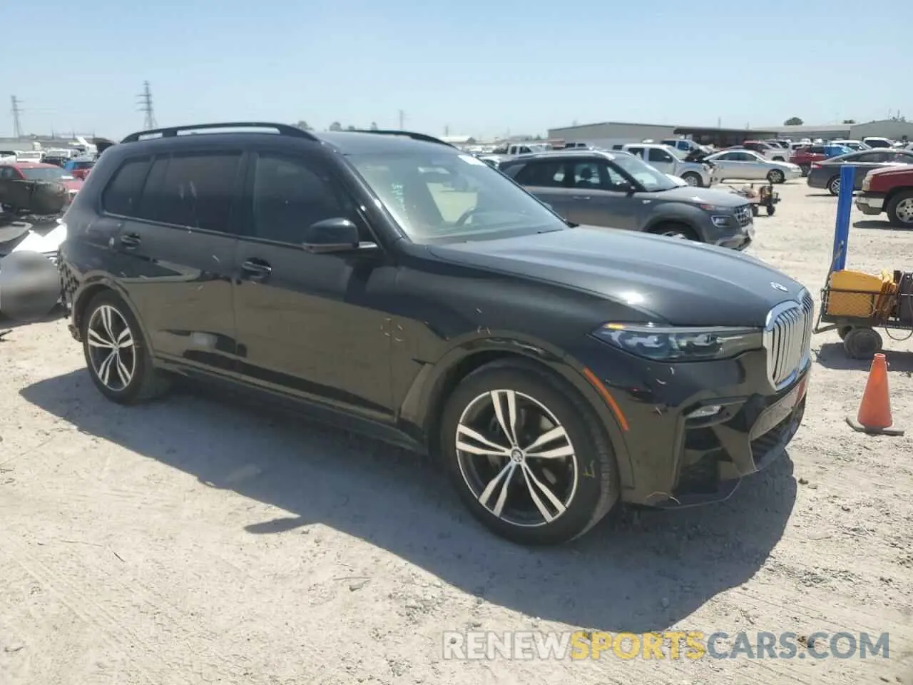 4 Photograph of a damaged car 5UXCW2C57KLB44100 BMW X7 2019