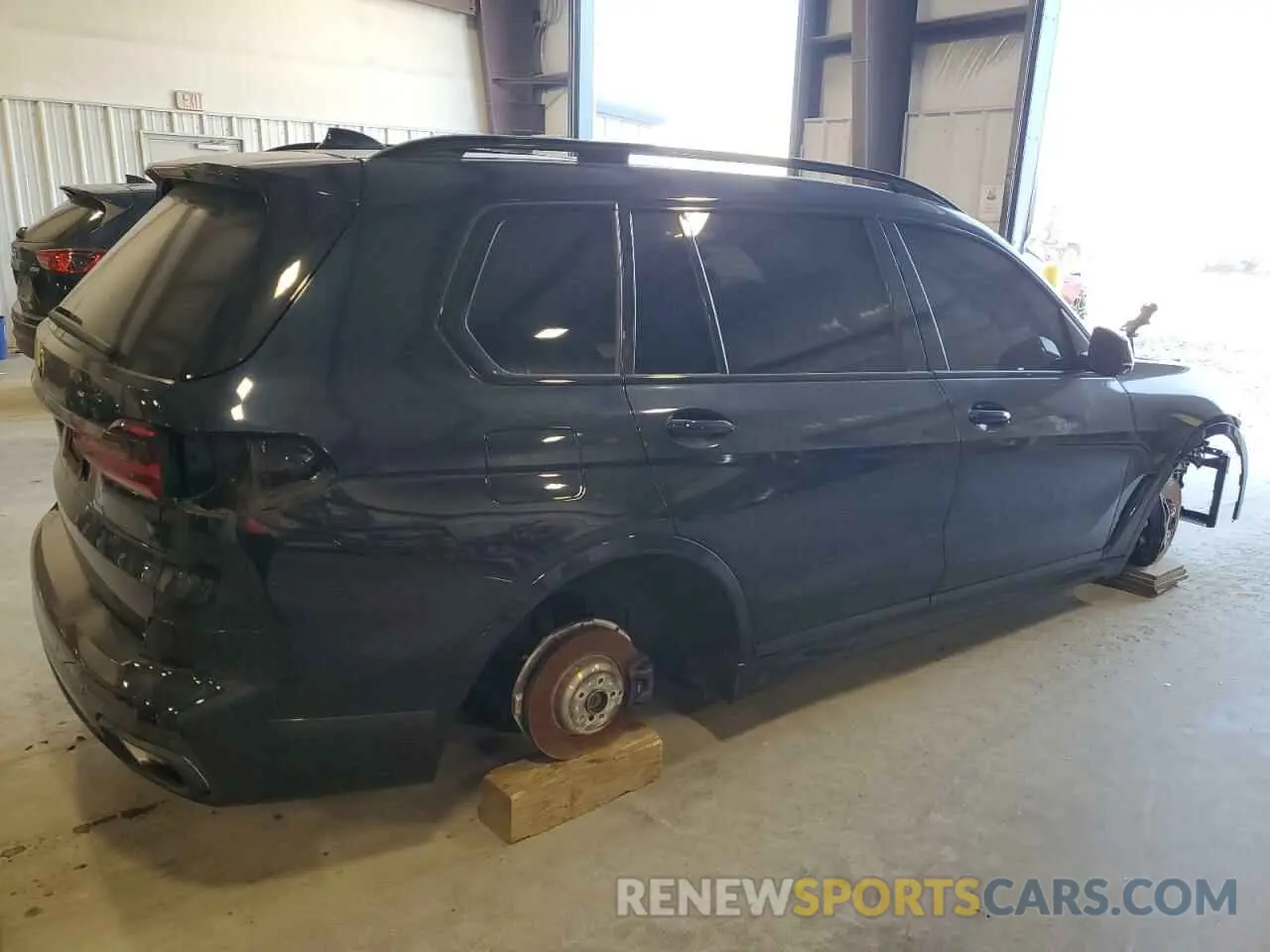 3 Photograph of a damaged car 5UXCW2C58KL081960 BMW X7 2019