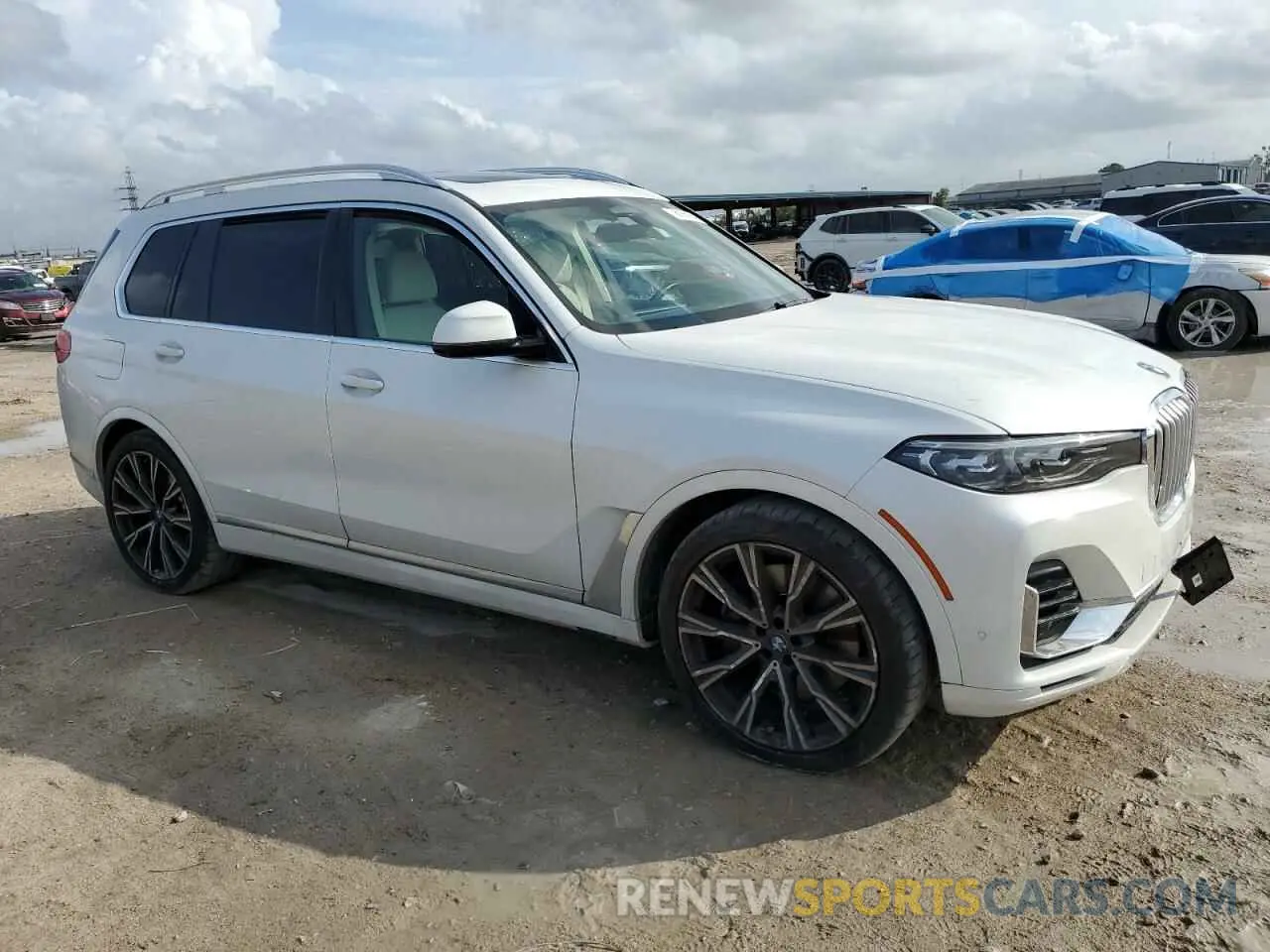 4 Photograph of a damaged car 5UXCW2C58KL085314 BMW X7 2019