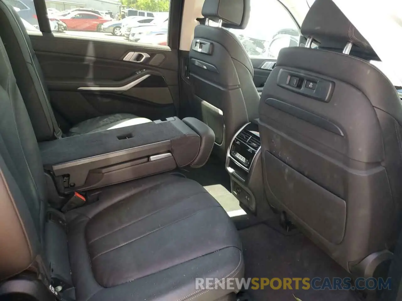 11 Photograph of a damaged car 5UXCW2C59KL084205 BMW X7 2019