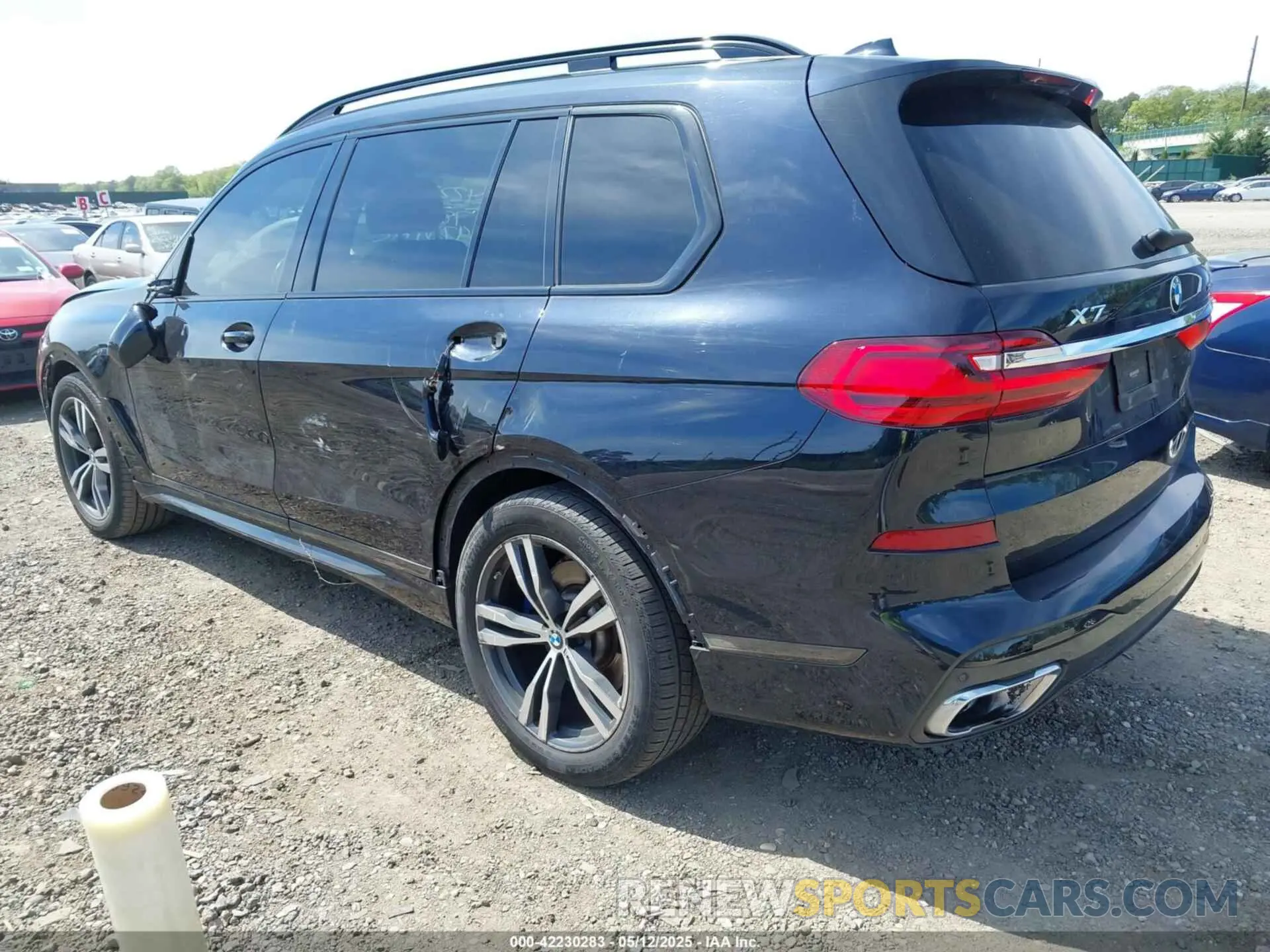 3 Photograph of a damaged car 5UXCW2C5XKL084486 BMW X7 2019