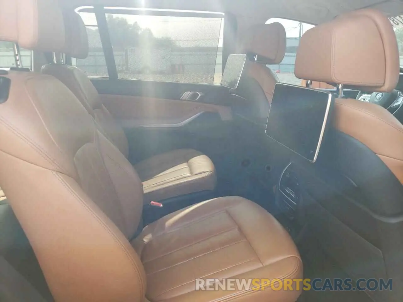 11 Photograph of a damaged car 5UXCW2C5XKL086027 BMW X7 2019
