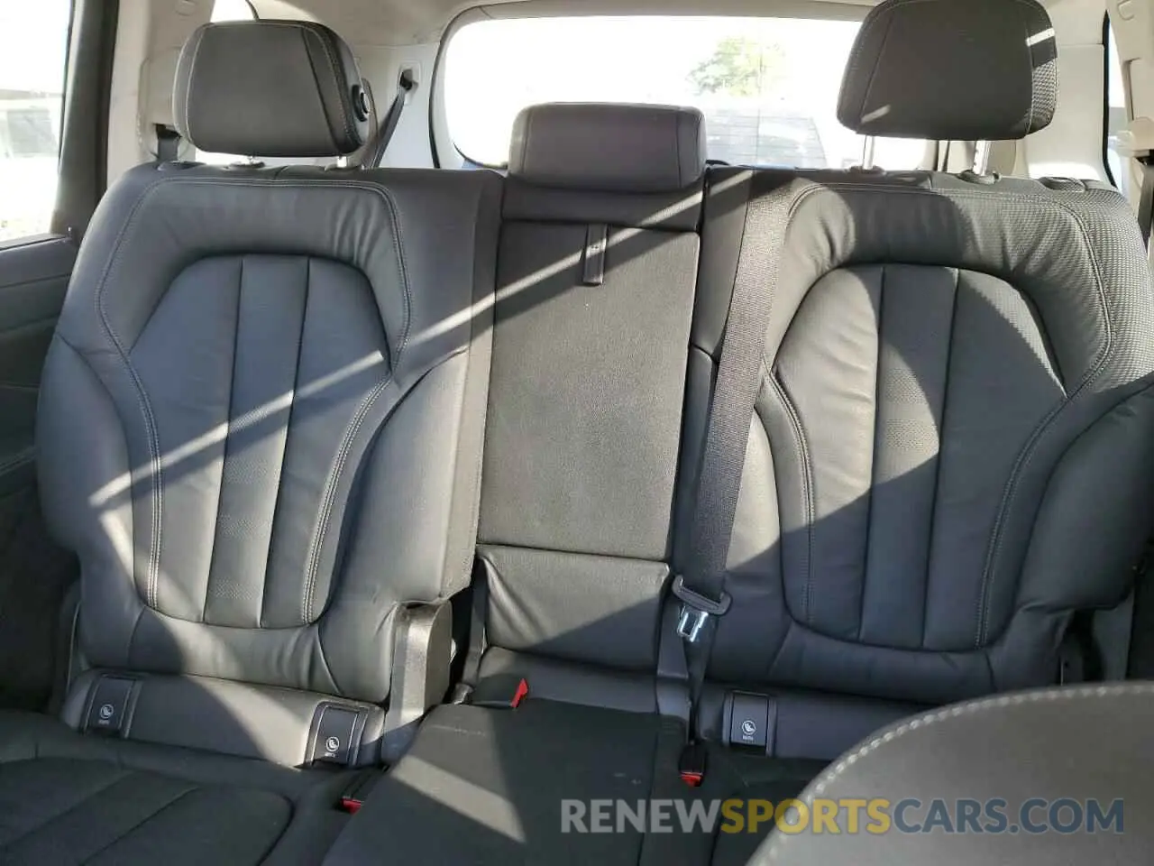 10 Photograph of a damaged car 5UXCW2C5XKL087159 BMW X7 2019
