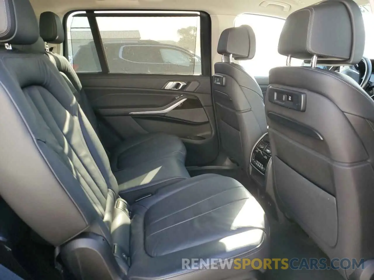 11 Photograph of a damaged car 5UXCW2C5XKL087159 BMW X7 2019