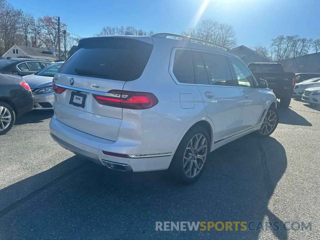 4 Photograph of a damaged car 5UXCW2C5XKLB43880 BMW X7 2019