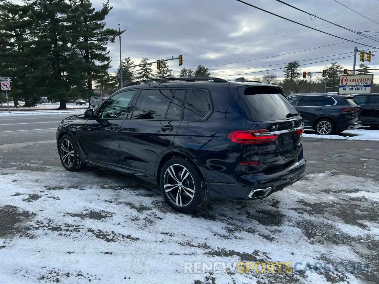 3 Photograph of a damaged car 5UXCX4C50KLB40303 BMW X7 2019