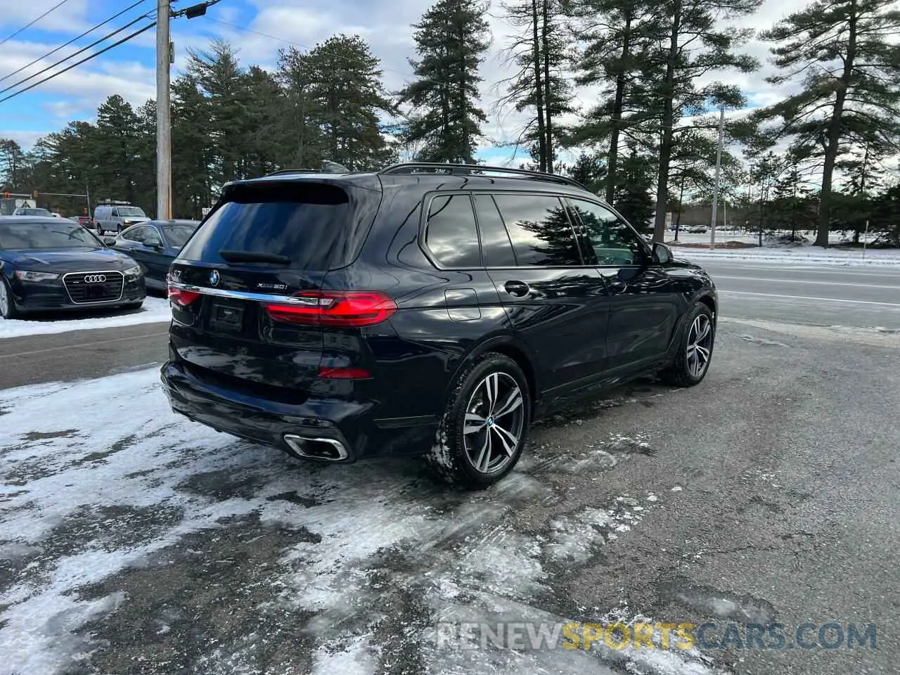 4 Photograph of a damaged car 5UXCX4C50KLB40303 BMW X7 2019