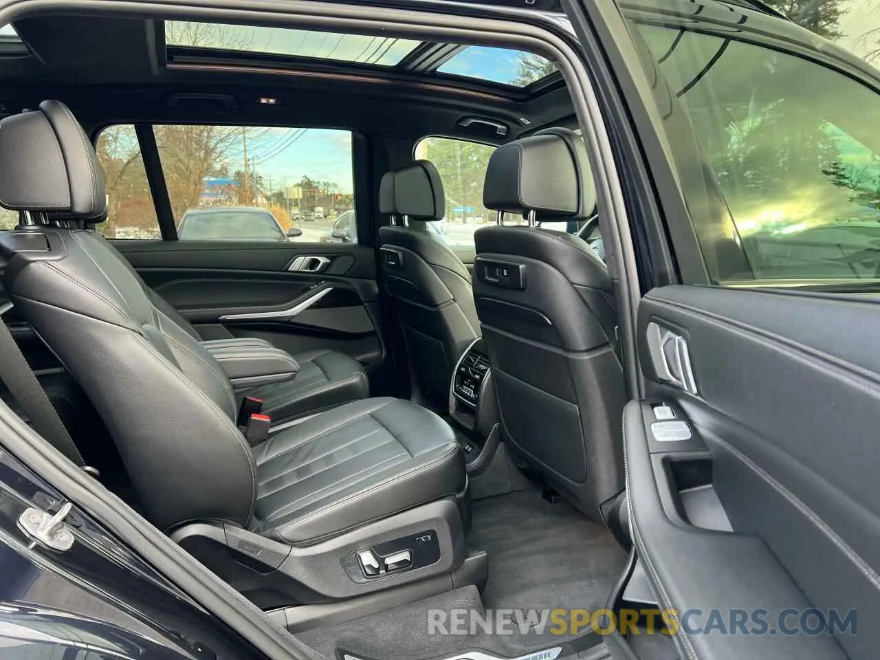 6 Photograph of a damaged car 5UXCX4C50KLB40303 BMW X7 2019