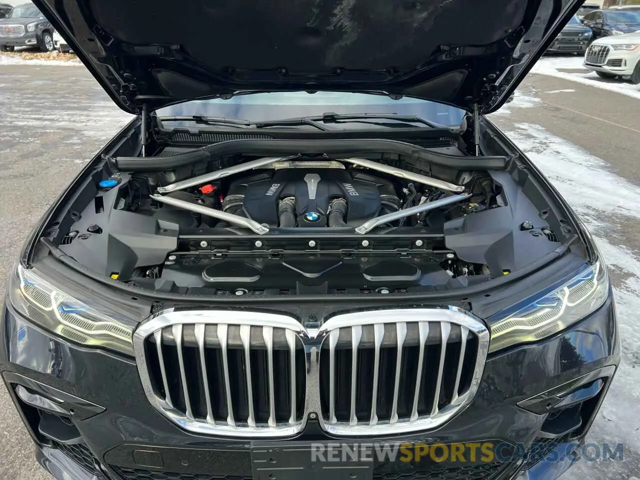 8 Photograph of a damaged car 5UXCX4C50KLB40303 BMW X7 2019
