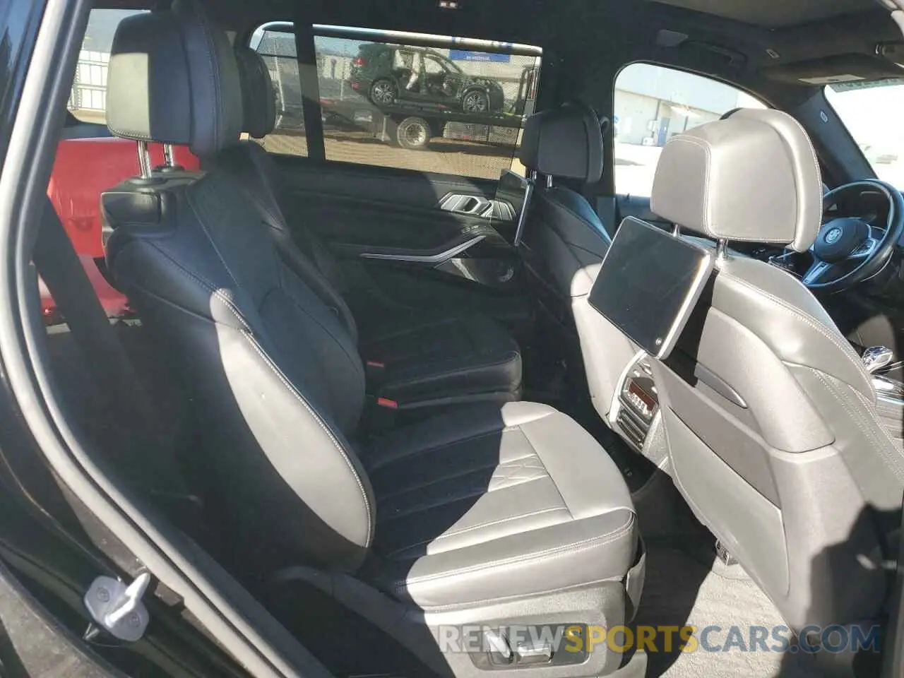 11 Photograph of a damaged car 5UXCX4C53KLS35788 BMW X7 2019