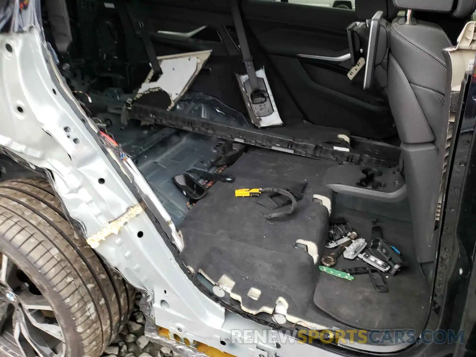 6 Photograph of a damaged car 5UXCX4C54KLB39705 BMW X7 2019