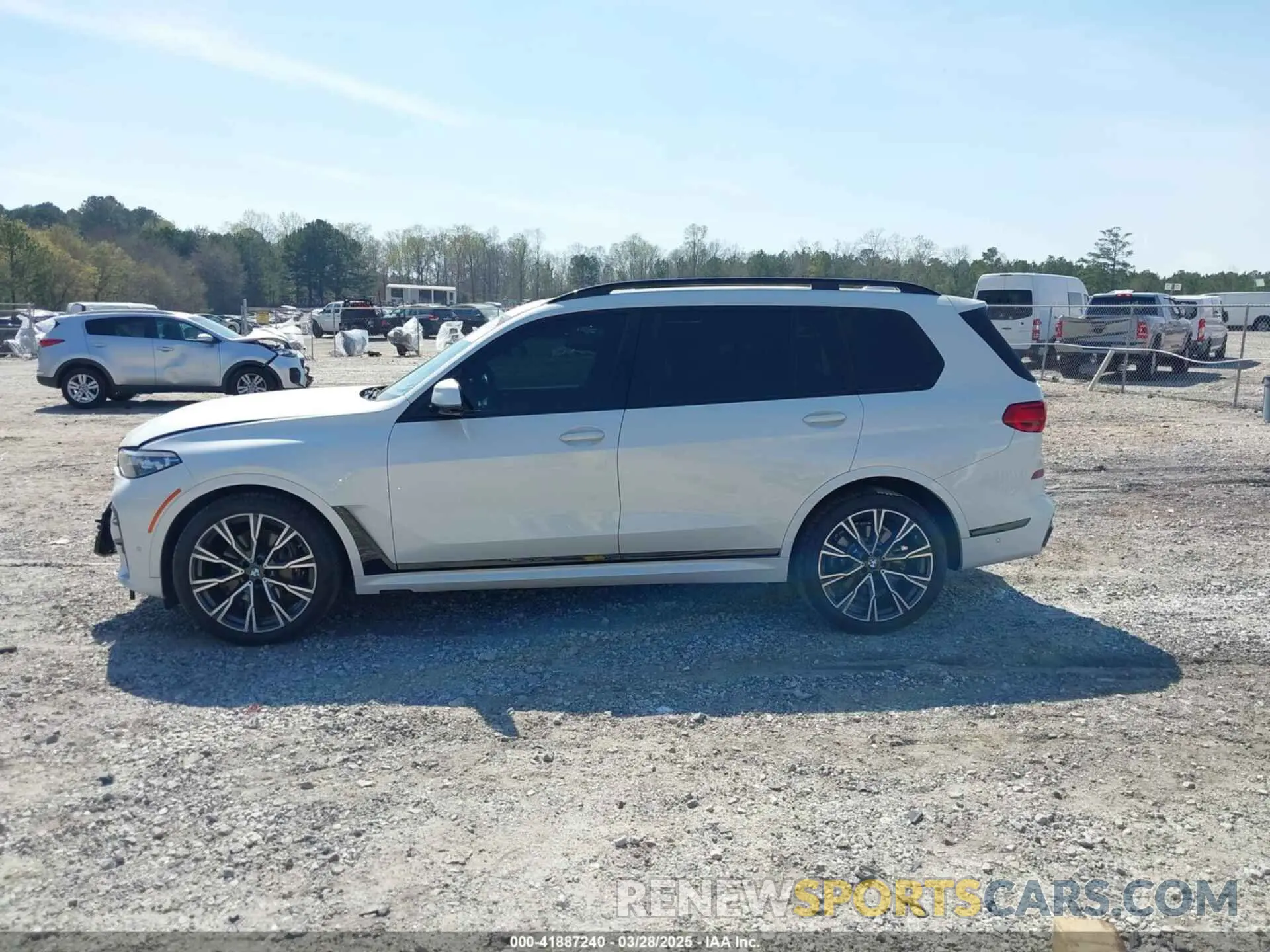 14 Photograph of a damaged car 5UXCX4C54KLS37968 BMW X7 2019