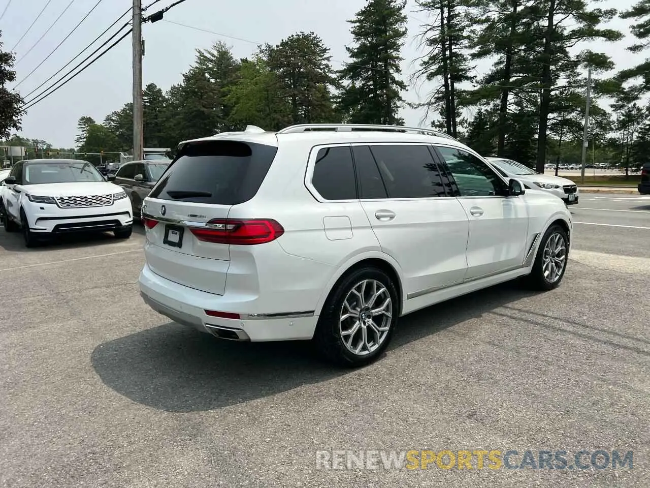 4 Photograph of a damaged car 5UXCX4C55KLS38210 BMW X7 2019