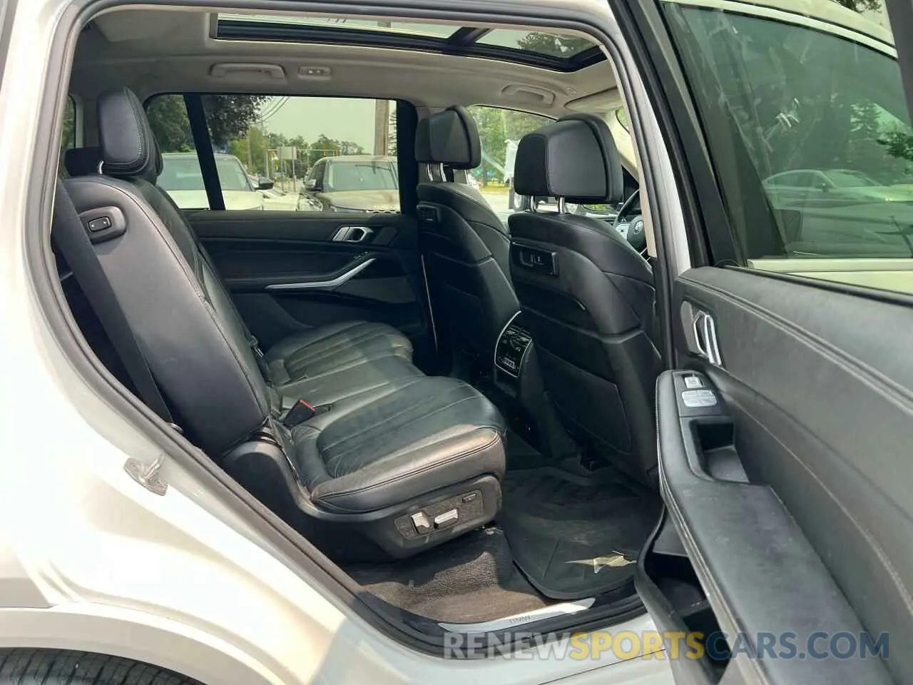 6 Photograph of a damaged car 5UXCX4C55KLS38210 BMW X7 2019