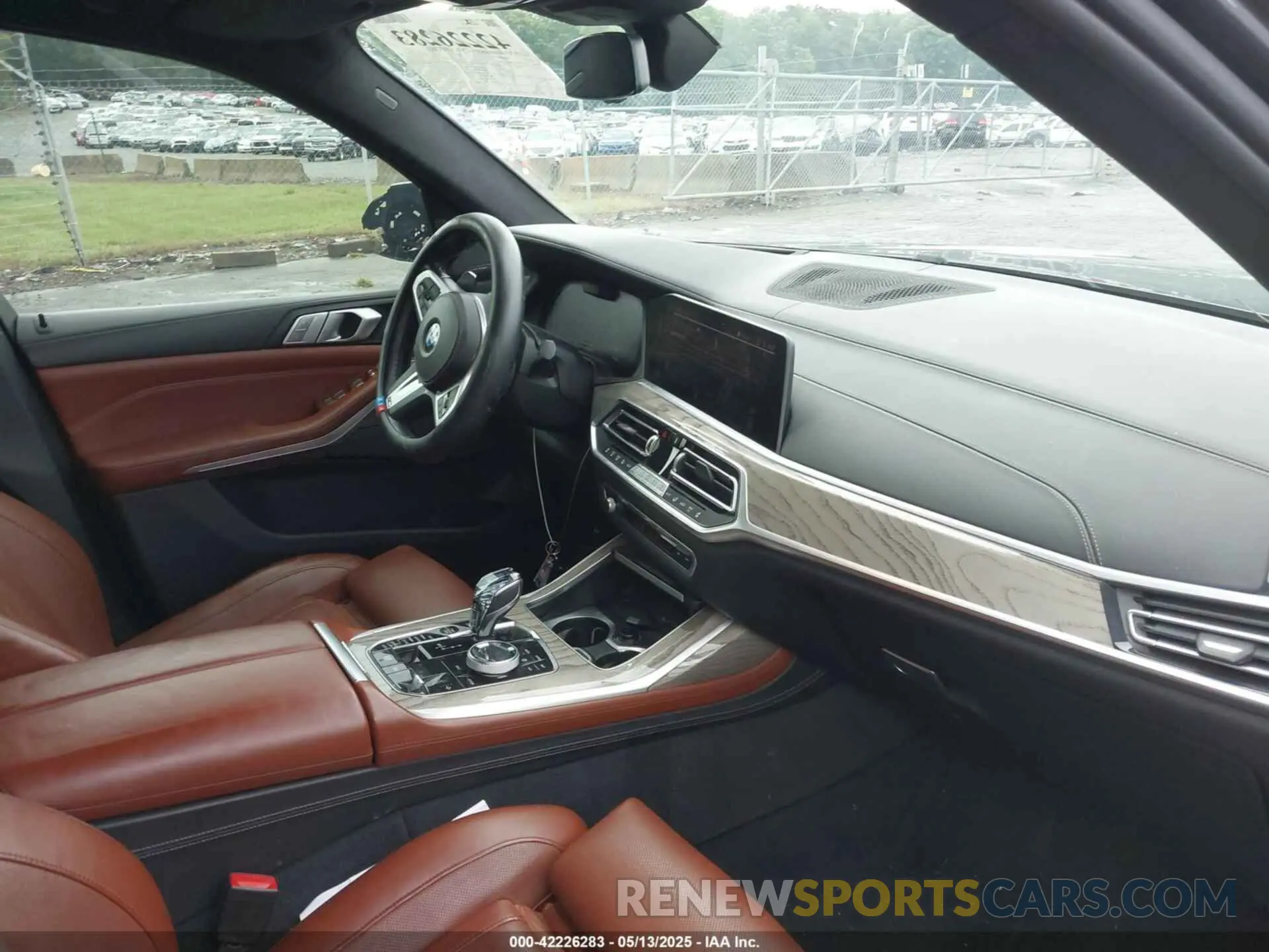 5 Photograph of a damaged car 5UXCX4C57KLS37656 BMW X7 2019