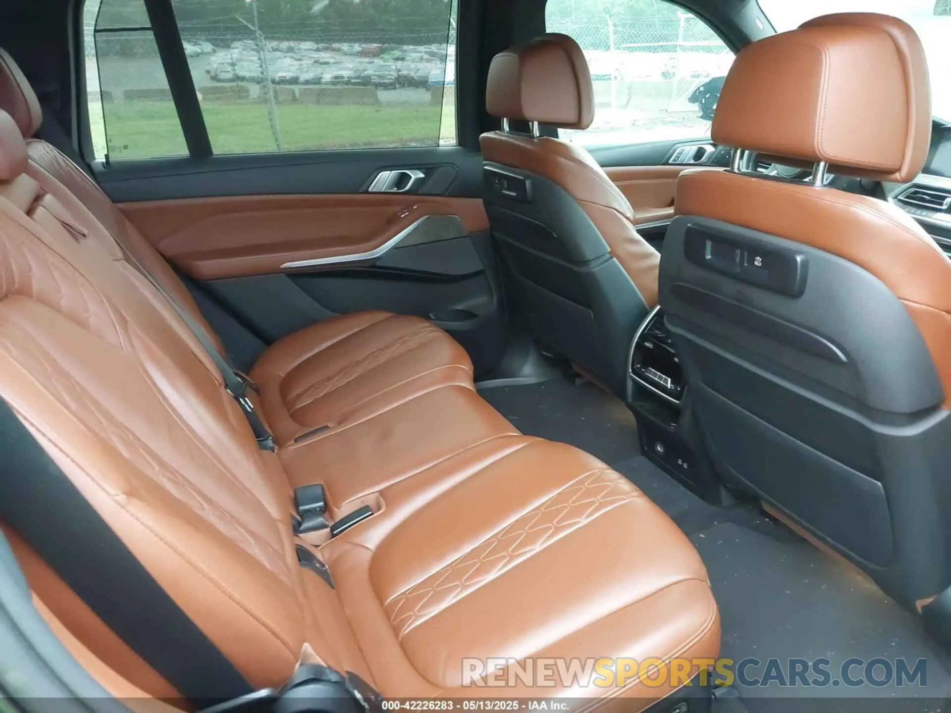 8 Photograph of a damaged car 5UXCX4C57KLS37656 BMW X7 2019