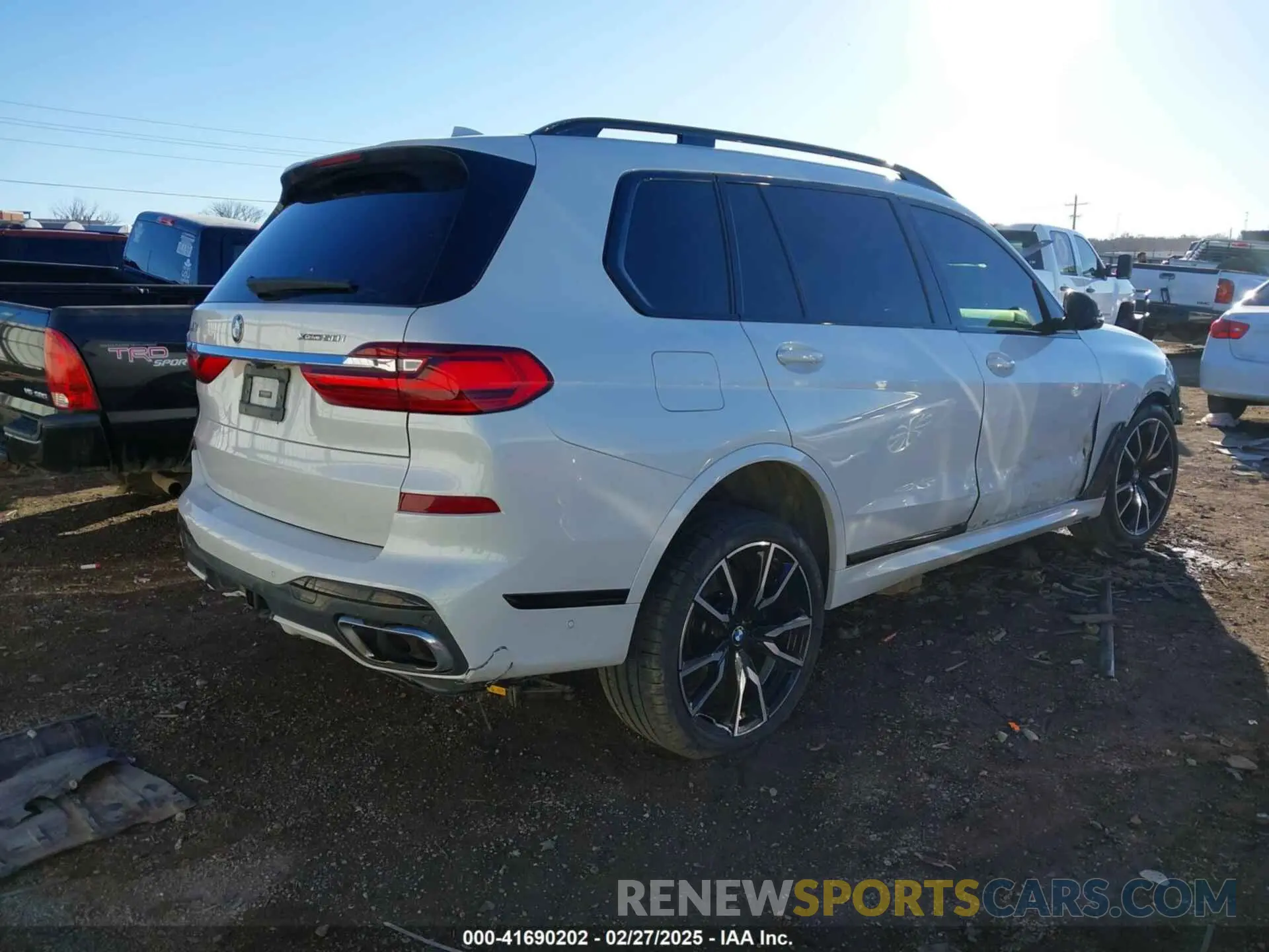 4 Photograph of a damaged car 5UXCX4C58KLS35656 BMW X7 2019