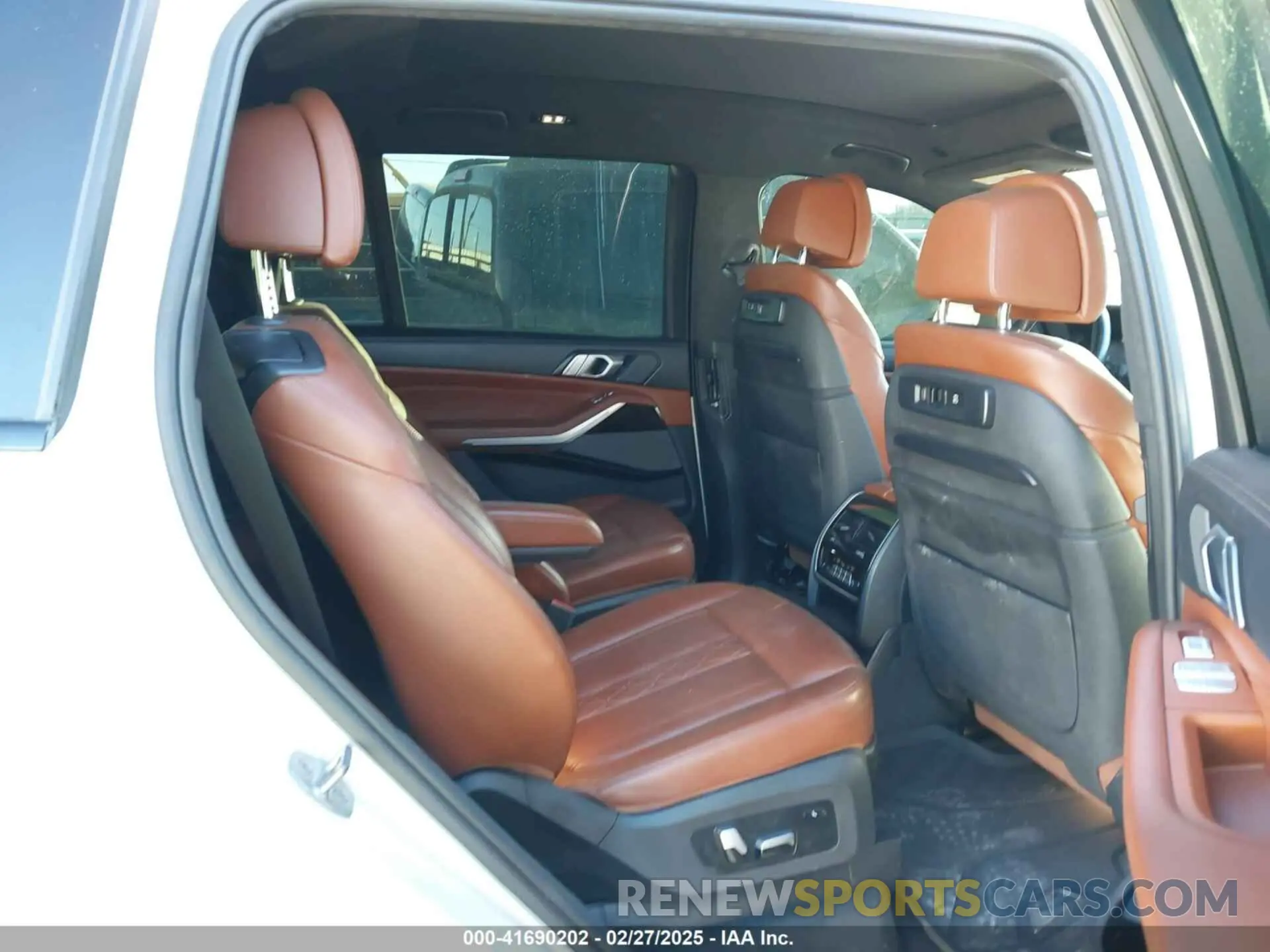 8 Photograph of a damaged car 5UXCX4C58KLS35656 BMW X7 2019