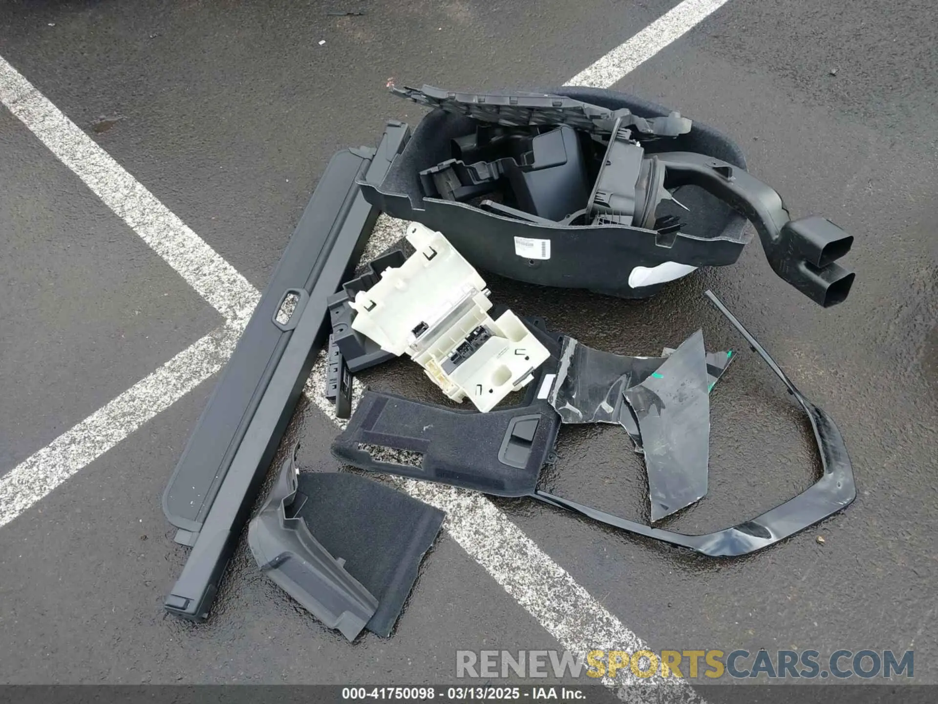 12 Photograph of a damaged car 5UXCX4C58KLS35818 BMW X7 2019