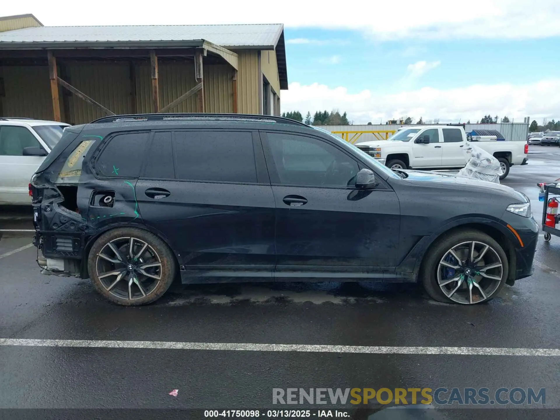 14 Photograph of a damaged car 5UXCX4C58KLS35818 BMW X7 2019