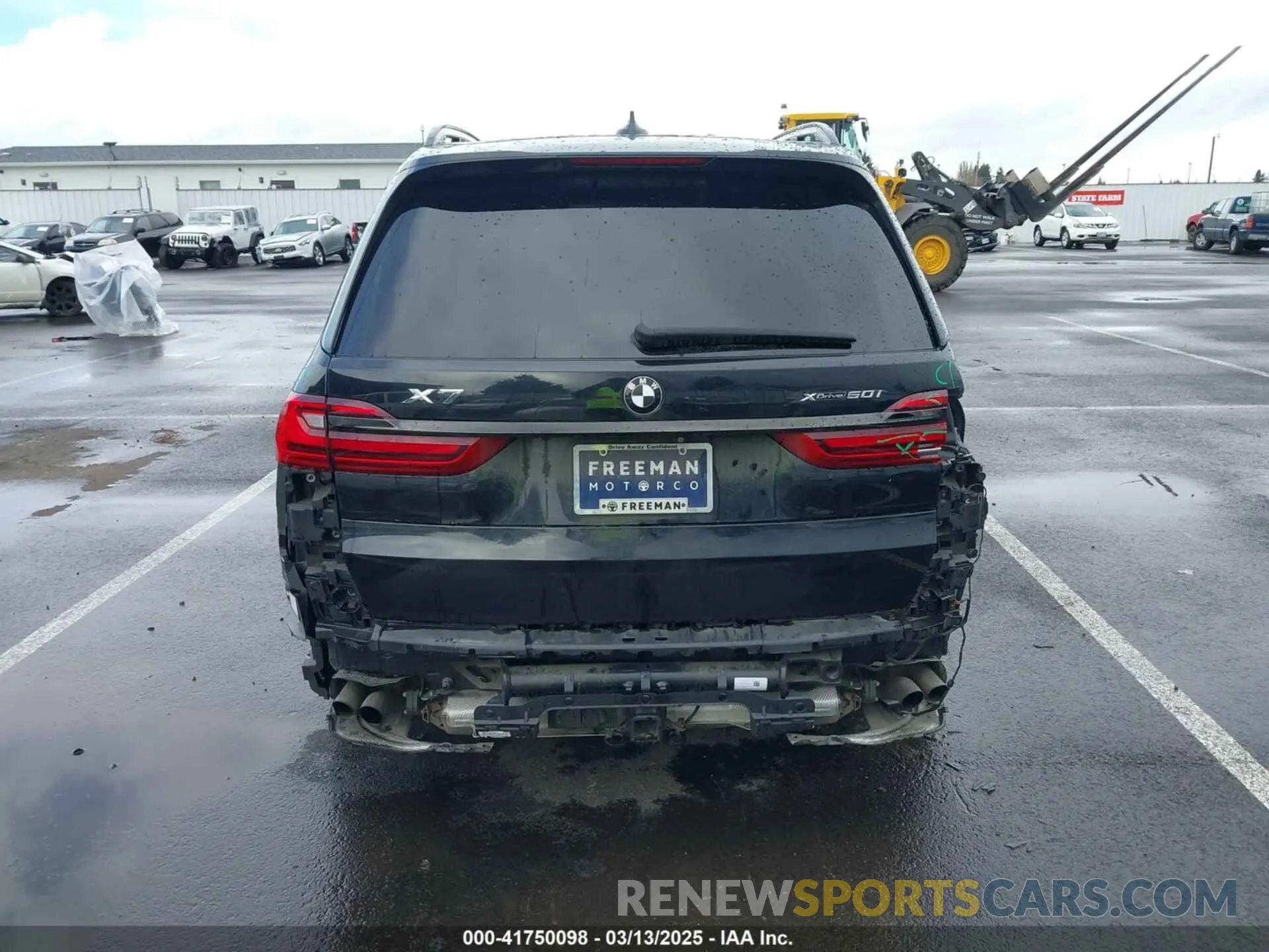 17 Photograph of a damaged car 5UXCX4C58KLS35818 BMW X7 2019