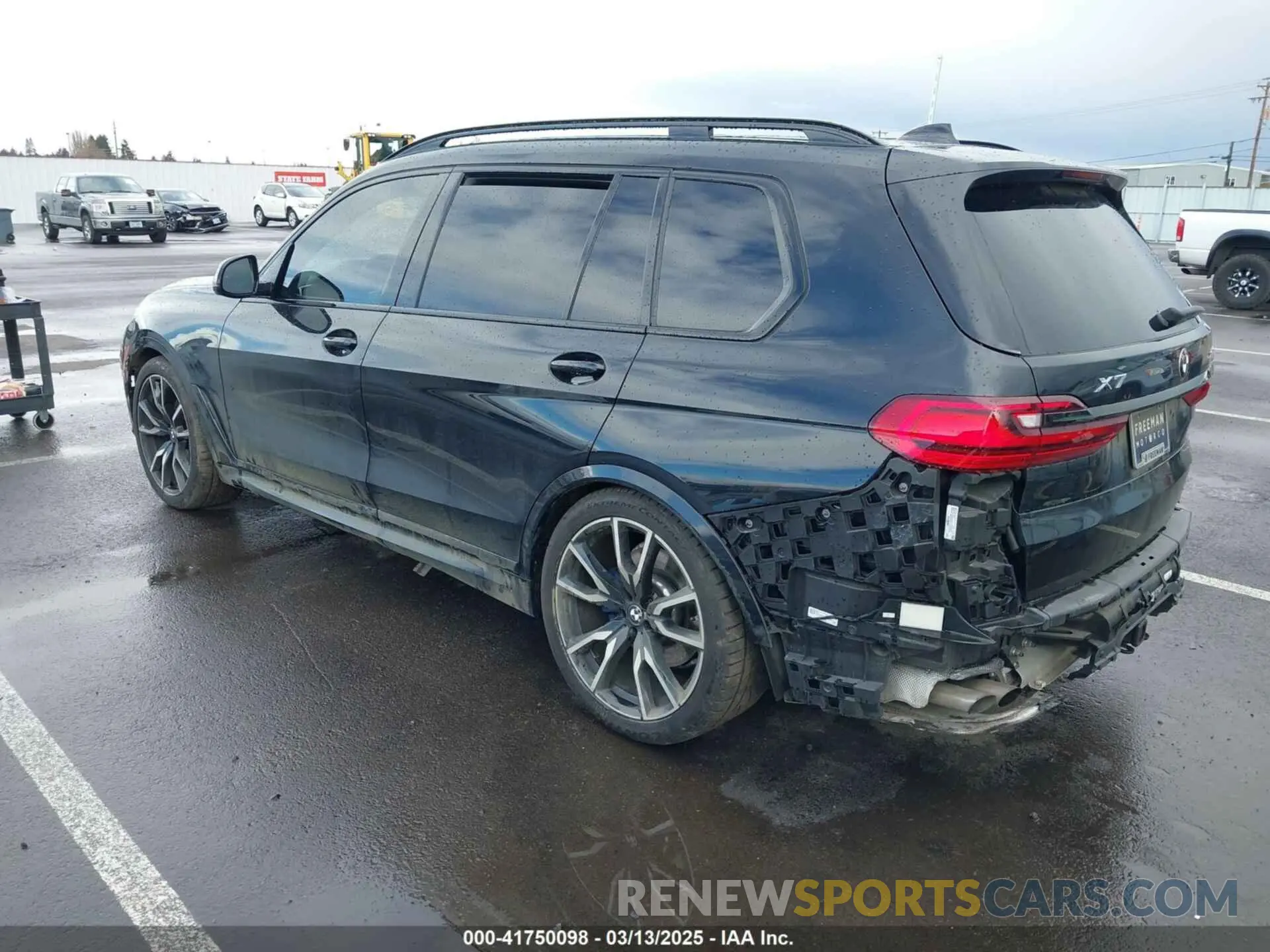 3 Photograph of a damaged car 5UXCX4C58KLS35818 BMW X7 2019