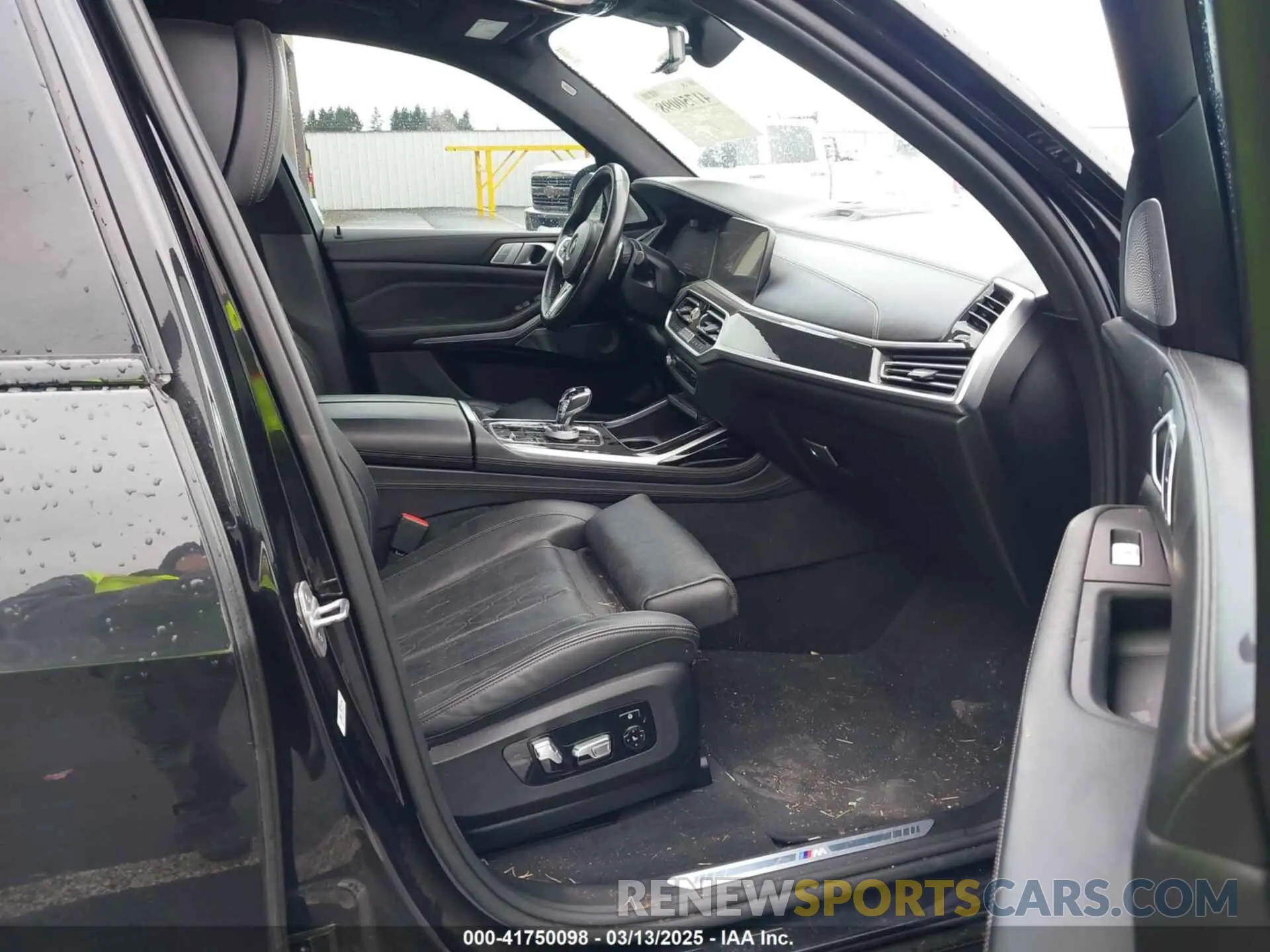 5 Photograph of a damaged car 5UXCX4C58KLS35818 BMW X7 2019