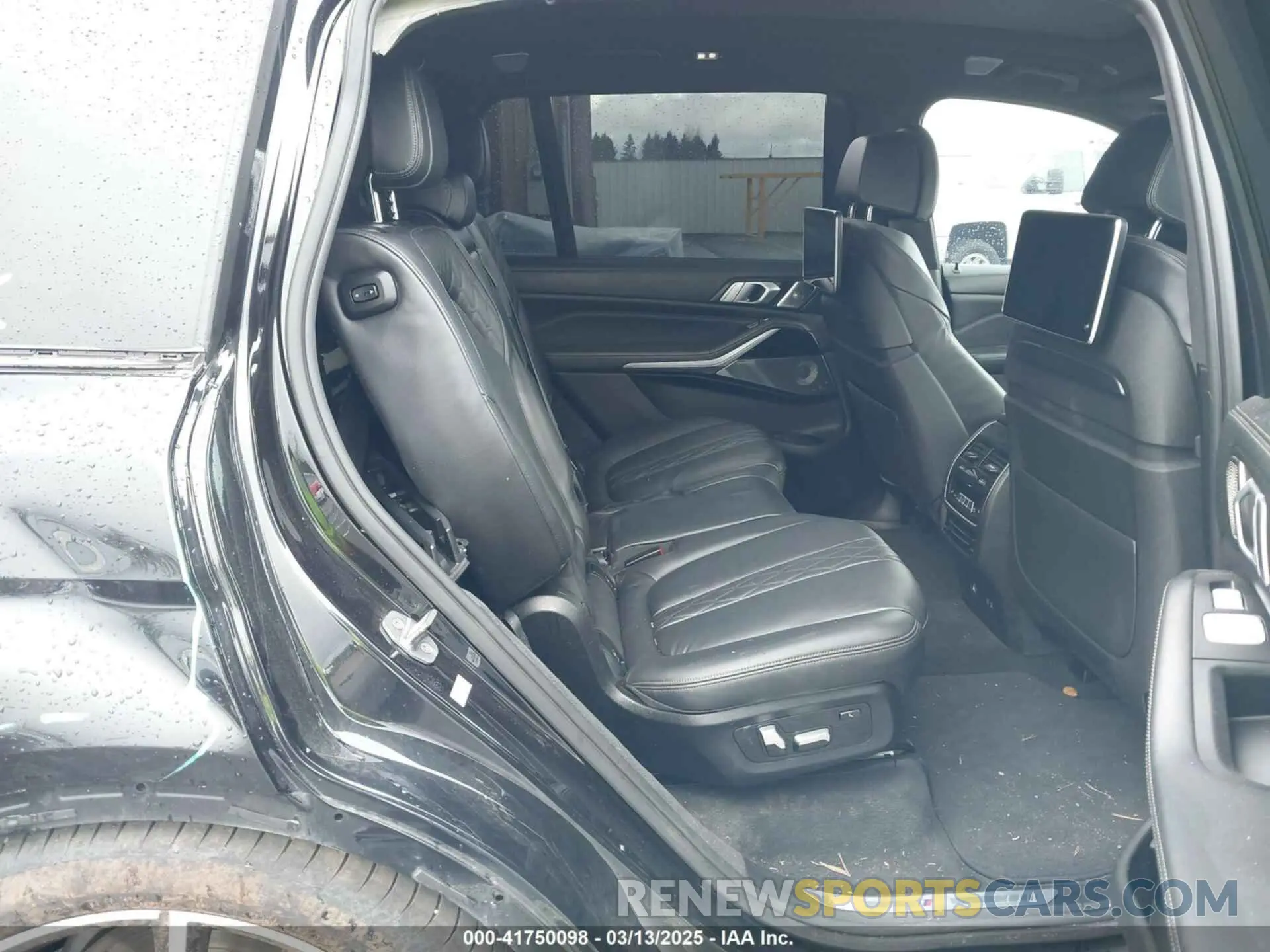8 Photograph of a damaged car 5UXCX4C58KLS35818 BMW X7 2019