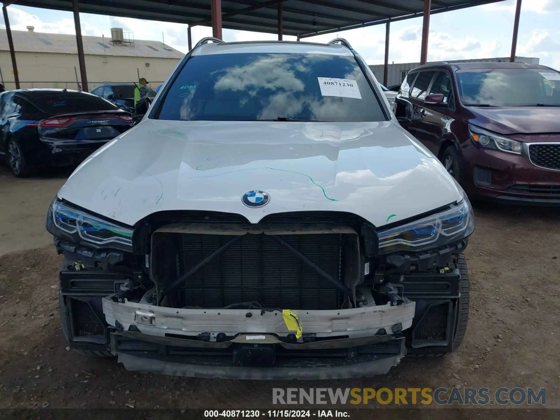 13 Photograph of a damaged car 5UXCX4C58KLS36628 BMW X7 2019