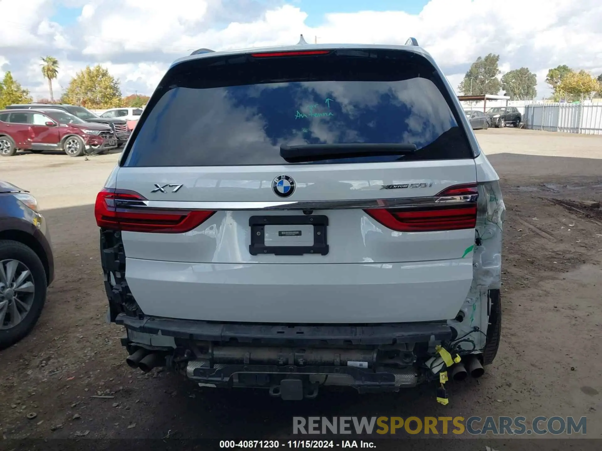 17 Photograph of a damaged car 5UXCX4C58KLS36628 BMW X7 2019