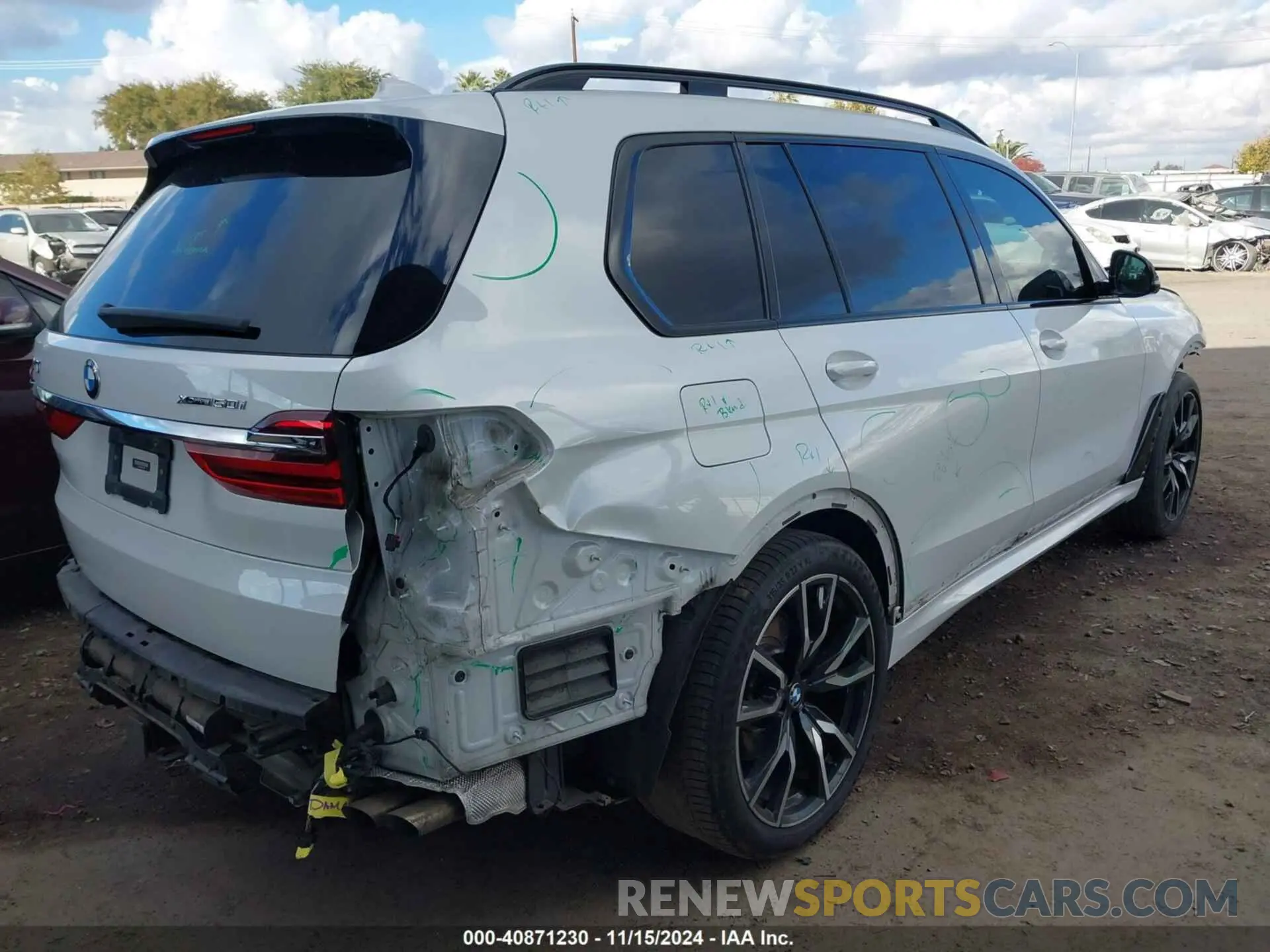 4 Photograph of a damaged car 5UXCX4C58KLS36628 BMW X7 2019