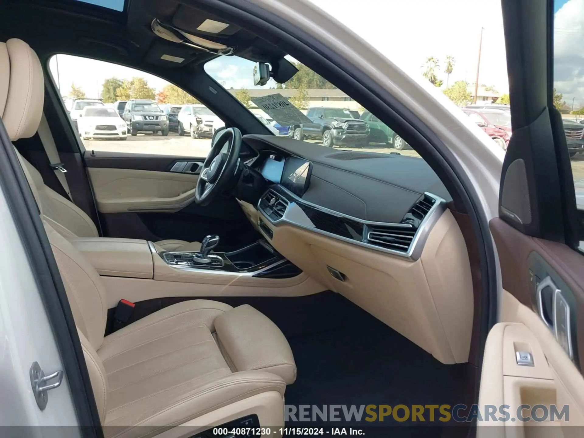 5 Photograph of a damaged car 5UXCX4C58KLS36628 BMW X7 2019