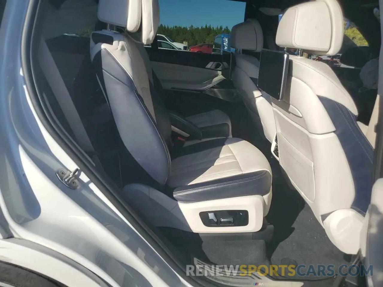12 Photograph of a damaged car 5UXCX4C59KLB39473 BMW X7 2019
