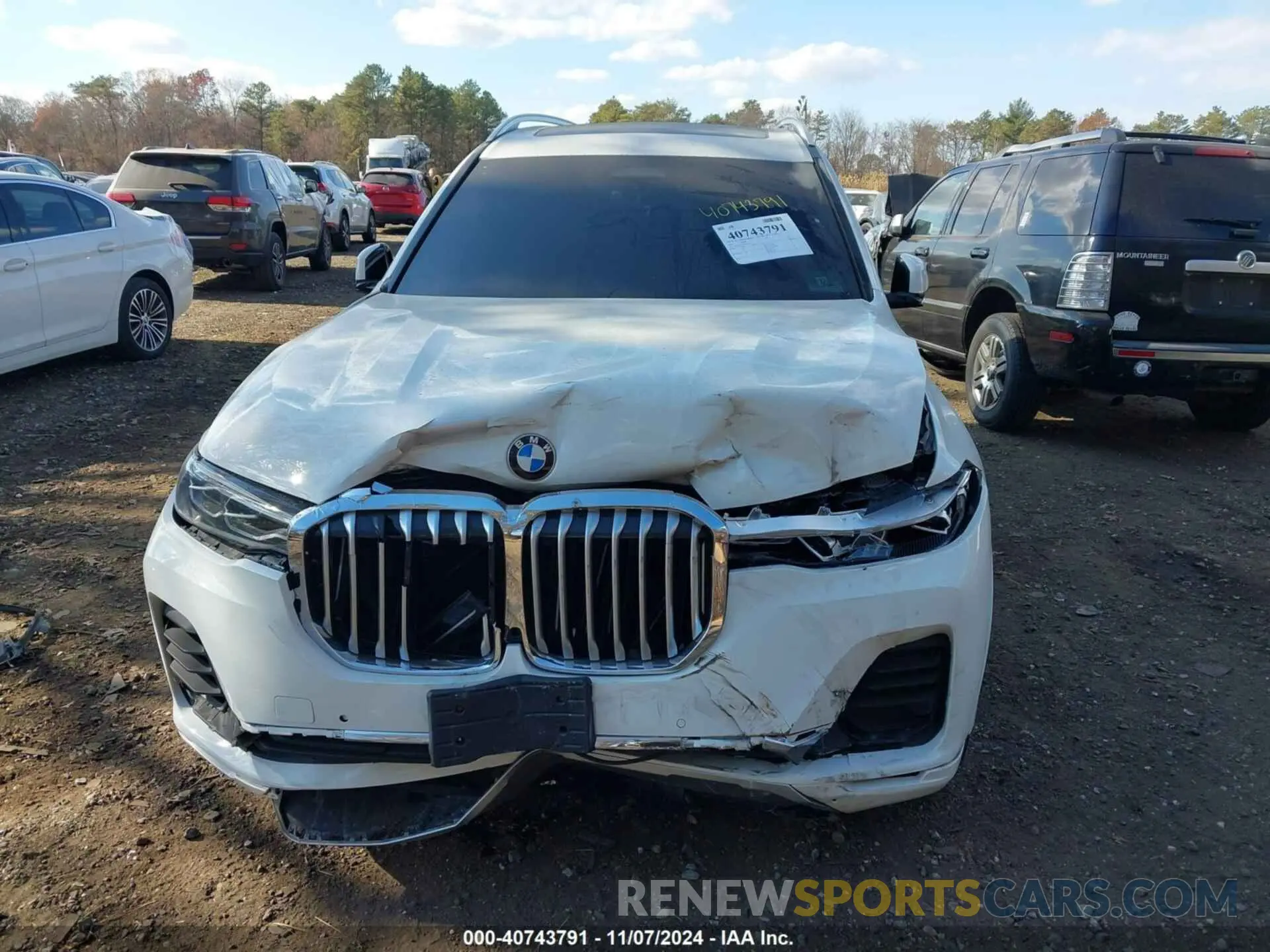 11 Photograph of a damaged car 5UXCX4C59KLS38761 BMW X7 2019