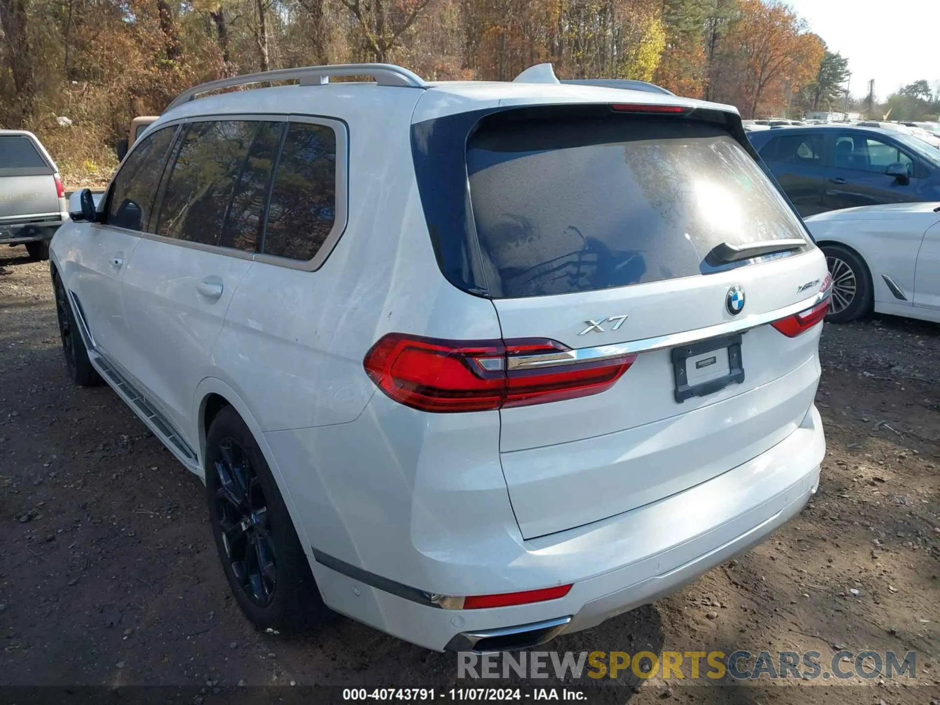 3 Photograph of a damaged car 5UXCX4C59KLS38761 BMW X7 2019