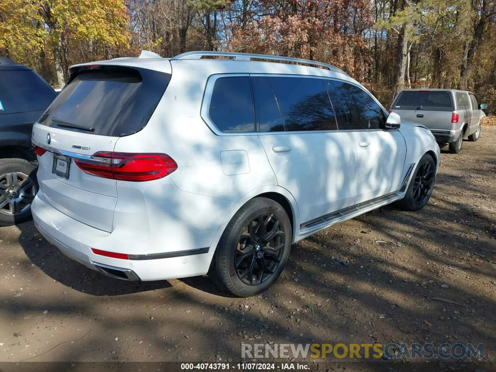 4 Photograph of a damaged car 5UXCX4C59KLS38761 BMW X7 2019