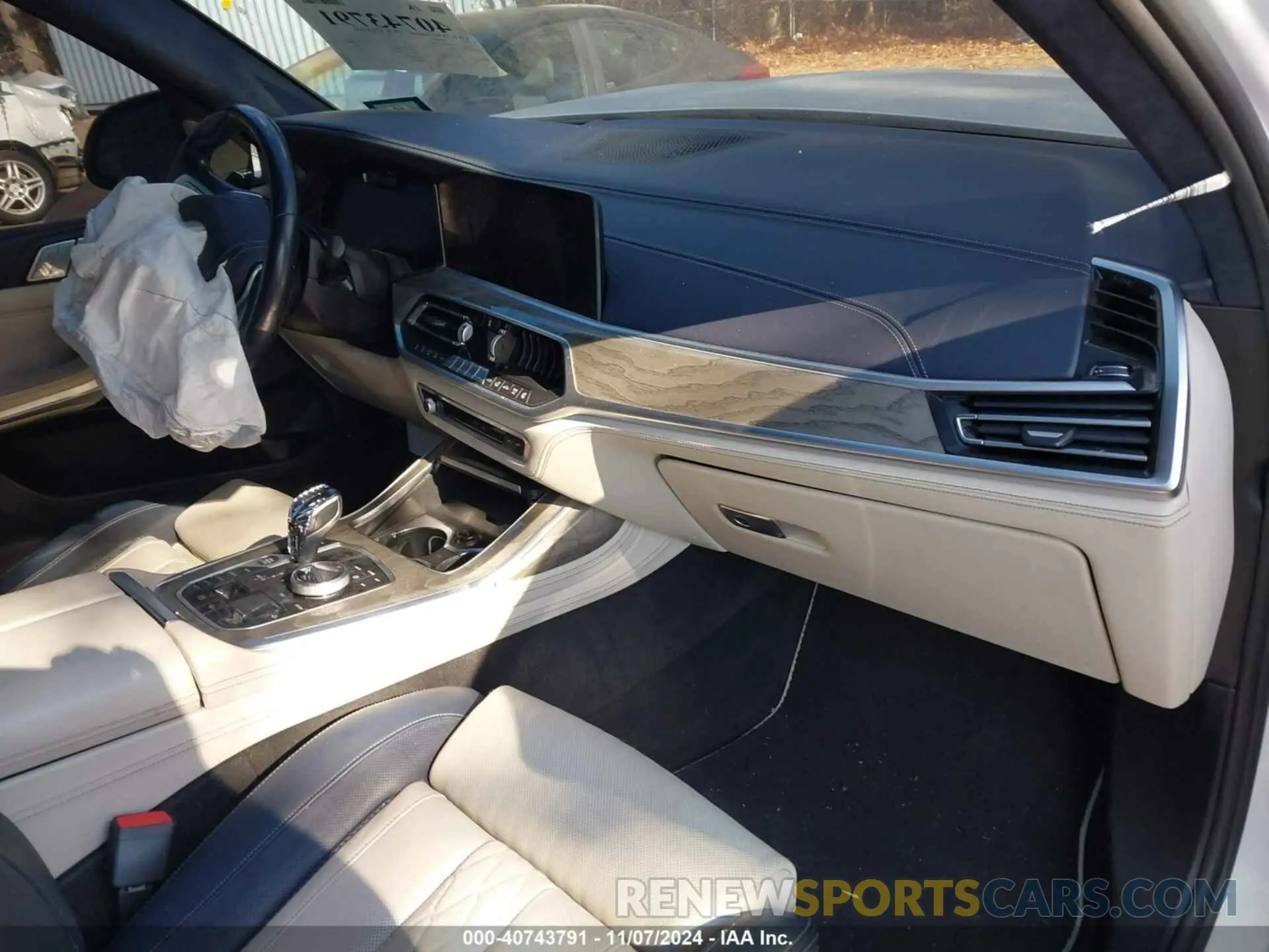 5 Photograph of a damaged car 5UXCX4C59KLS38761 BMW X7 2019