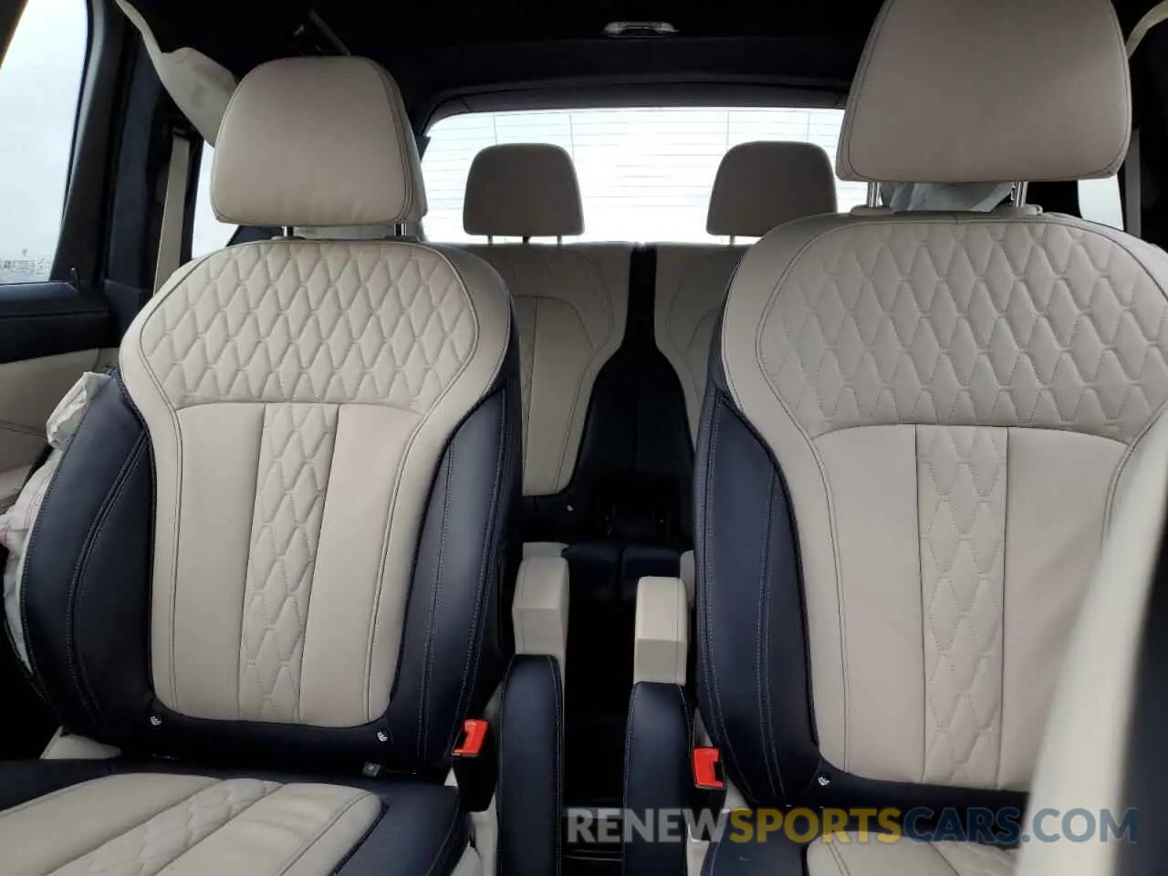 10 Photograph of a damaged car 5UXCX4C5XKLS36209 BMW X7 2019